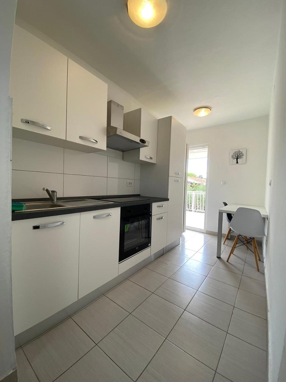 Two Bedroom Apartment with Balcony and Garden View photo 2