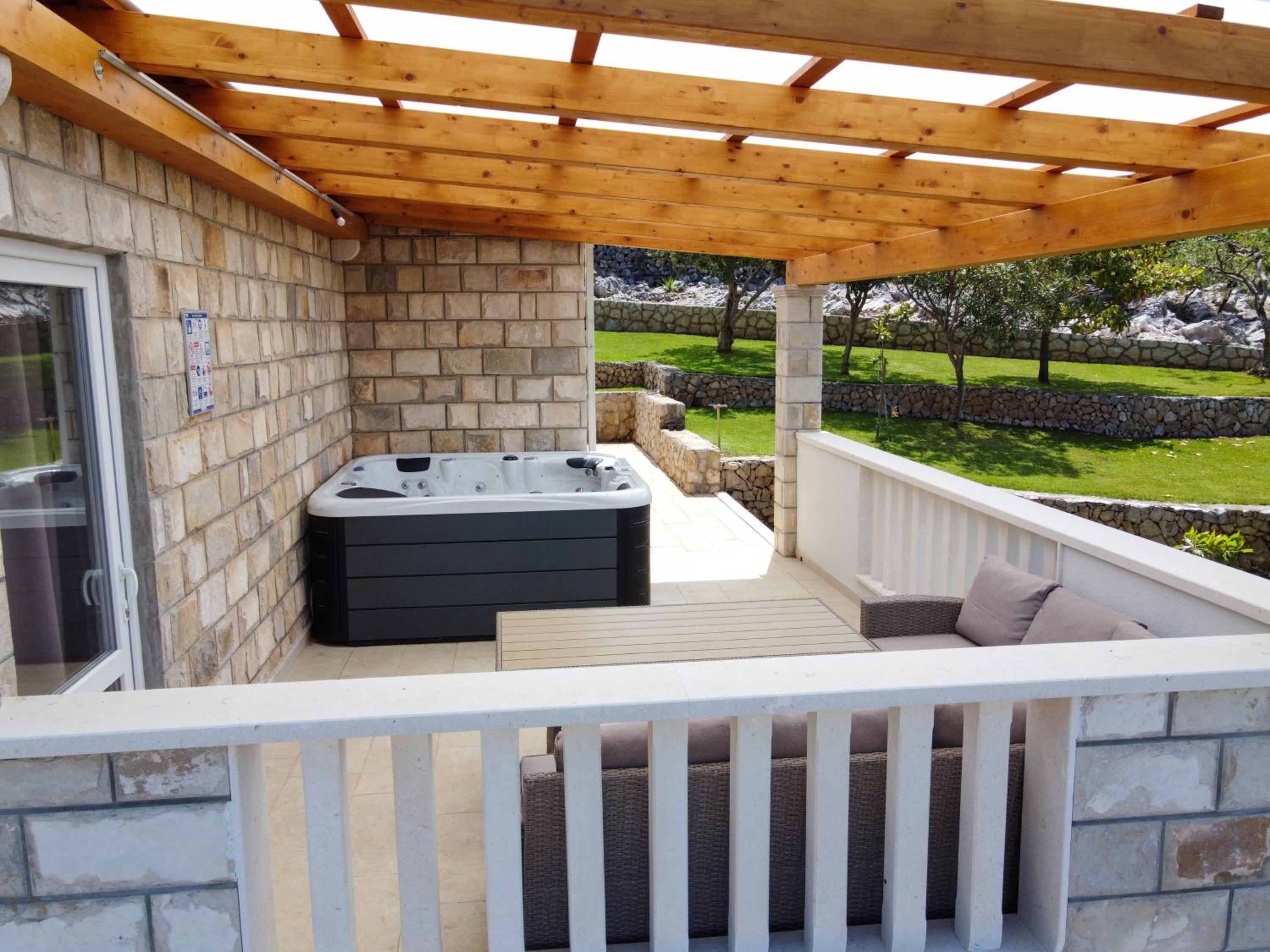 Two-Bedroom Apartment with Jacuzzi and Sea View photo 3
