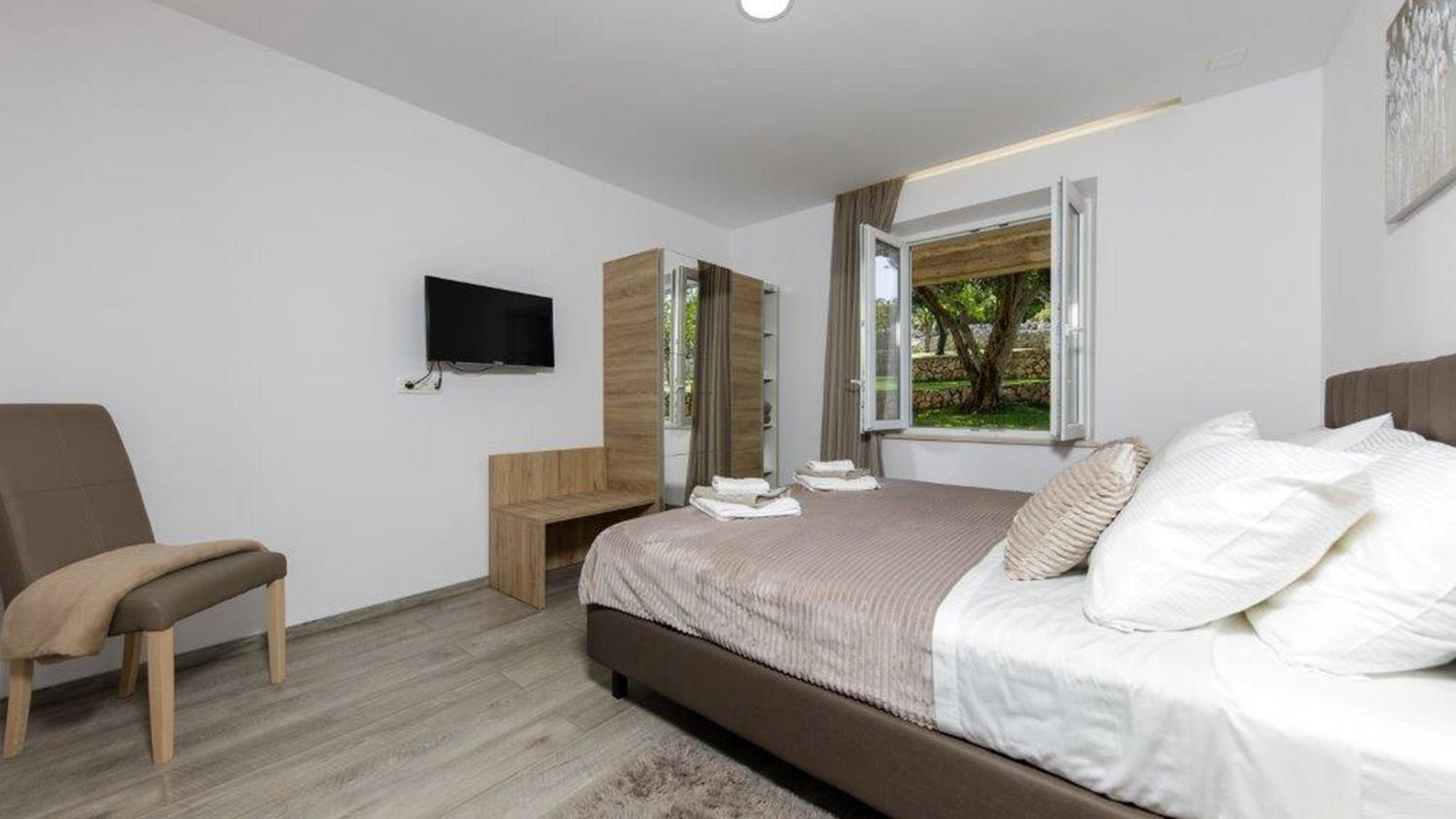 Two-Bedroom Apartment with Jacuzzi and Sea View photo 1