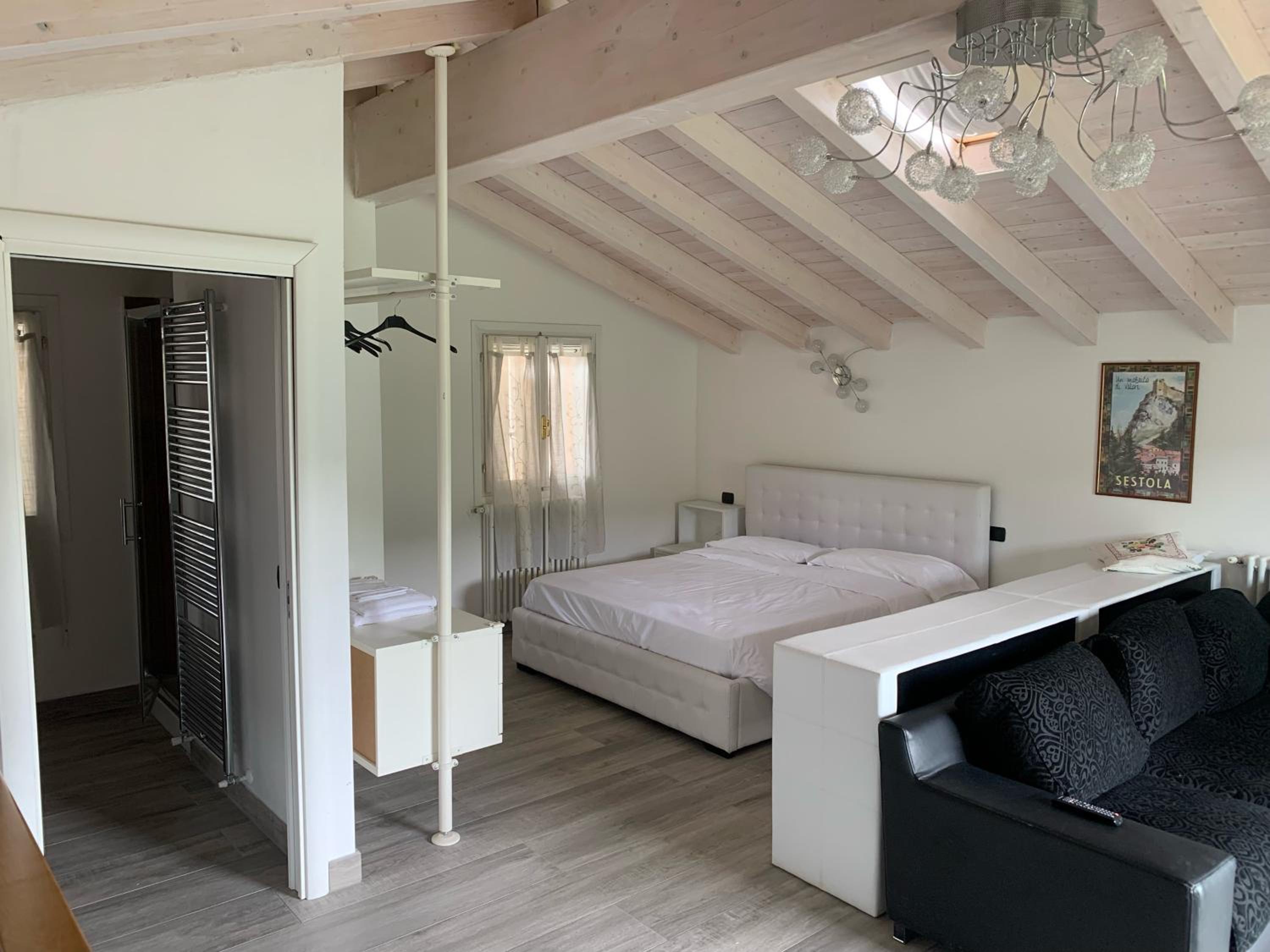 Studio with Spa Bath - Photo 2