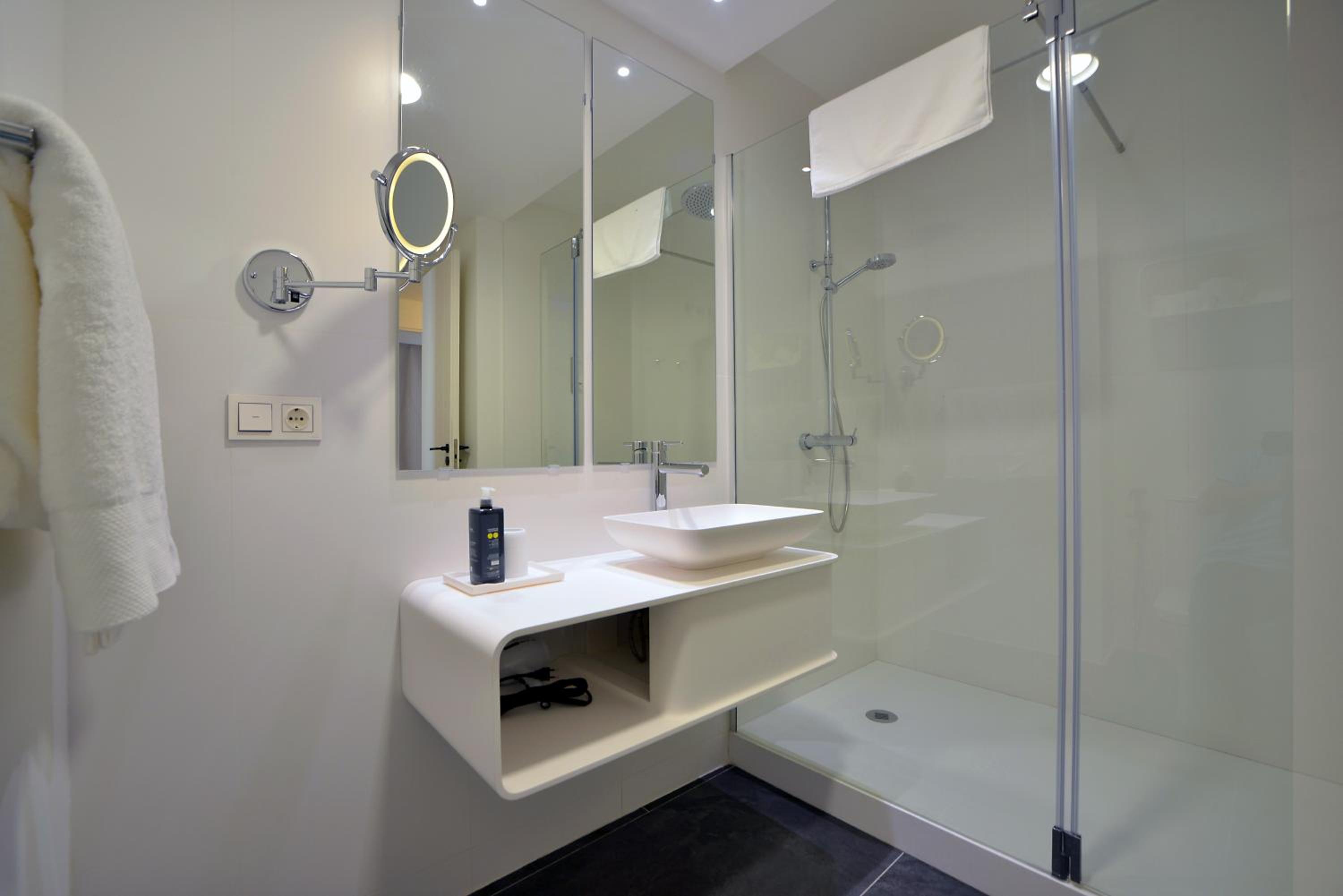 One-Bedroom Apartment - Photo 10
