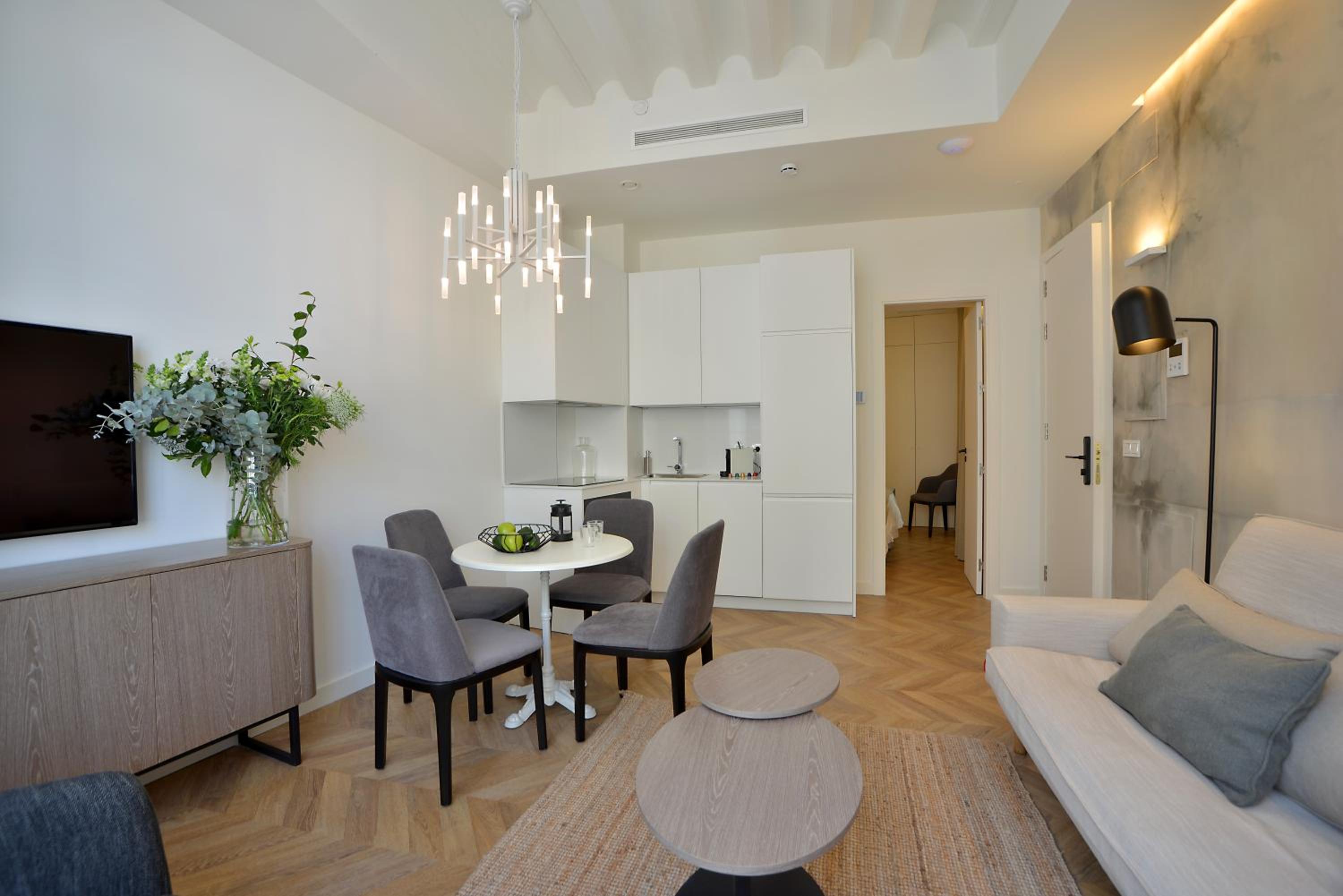 One-Bedroom Apartment - Photo 11