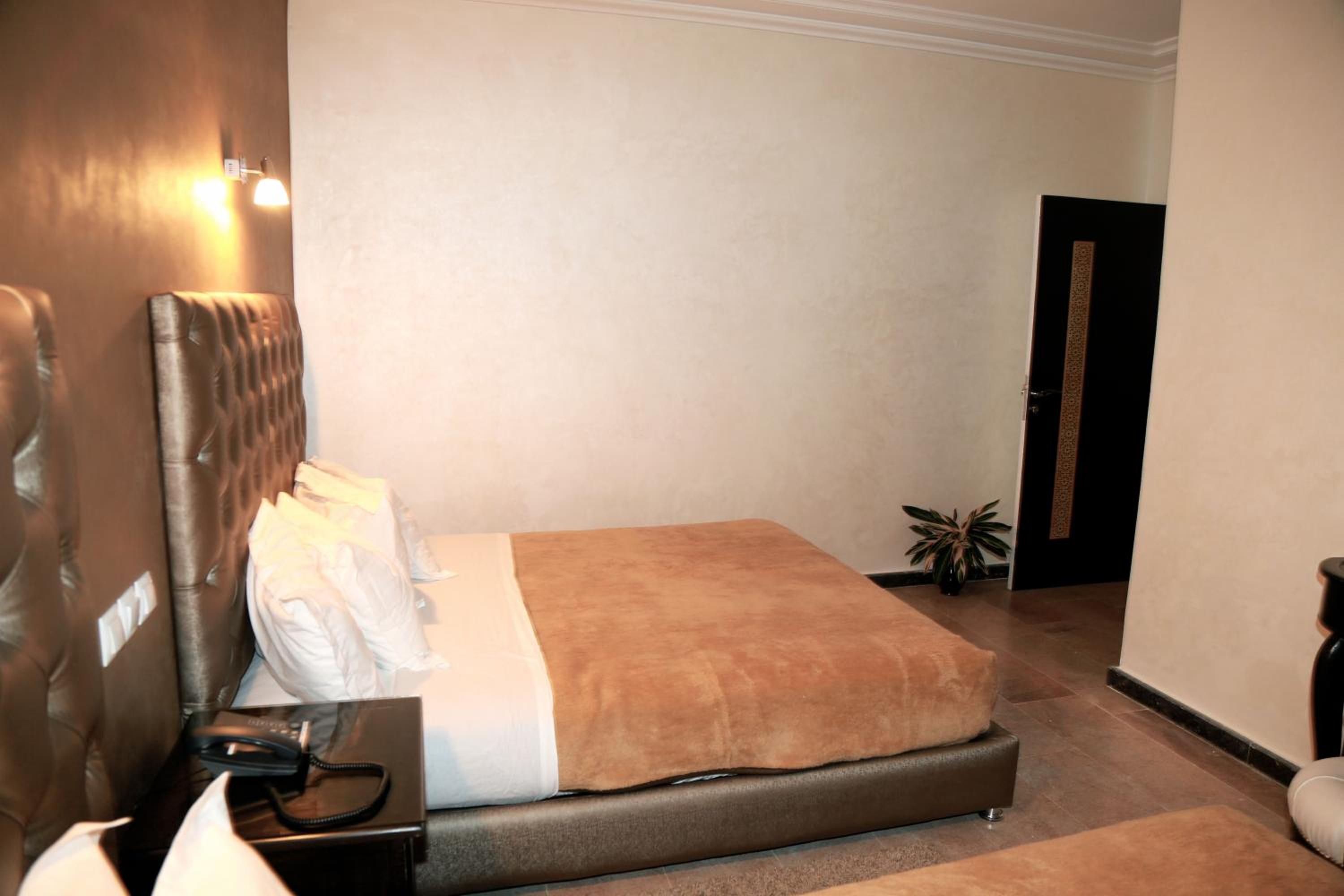 Deluxe Triple Room (2 Adults + 1 Child)