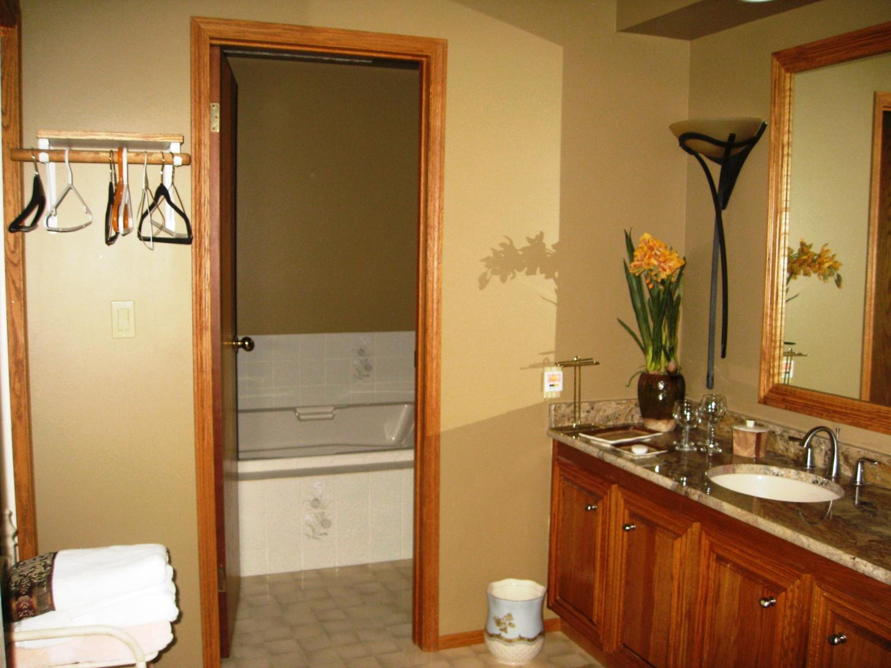 Queen Room with Spa Bath photo 2