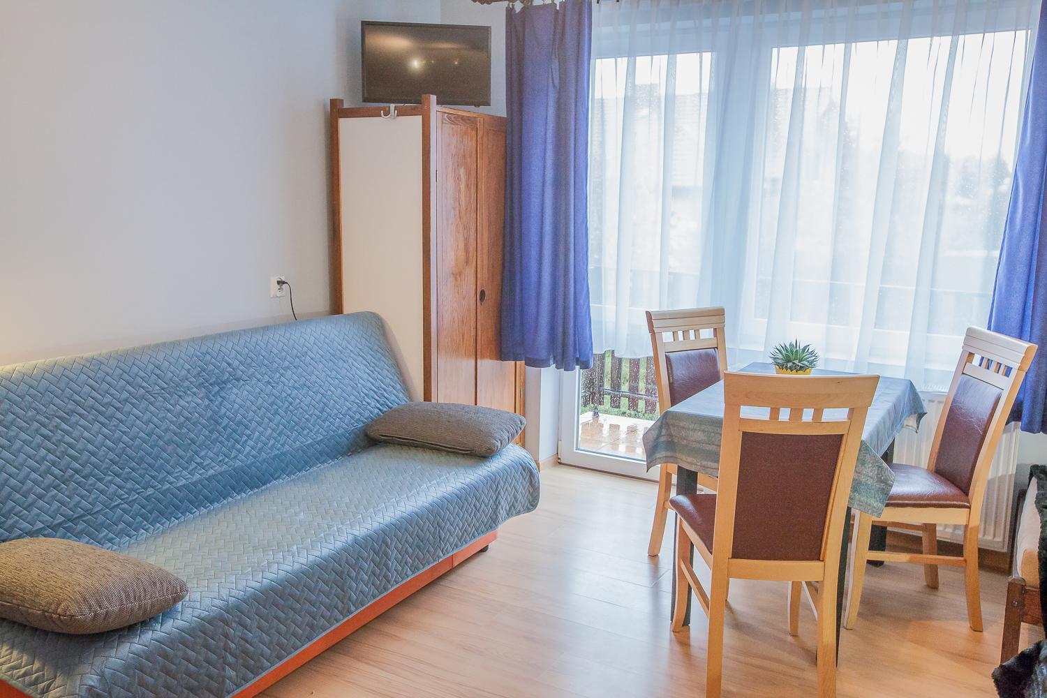 Quadruple Room with Private Bathroom photo 2