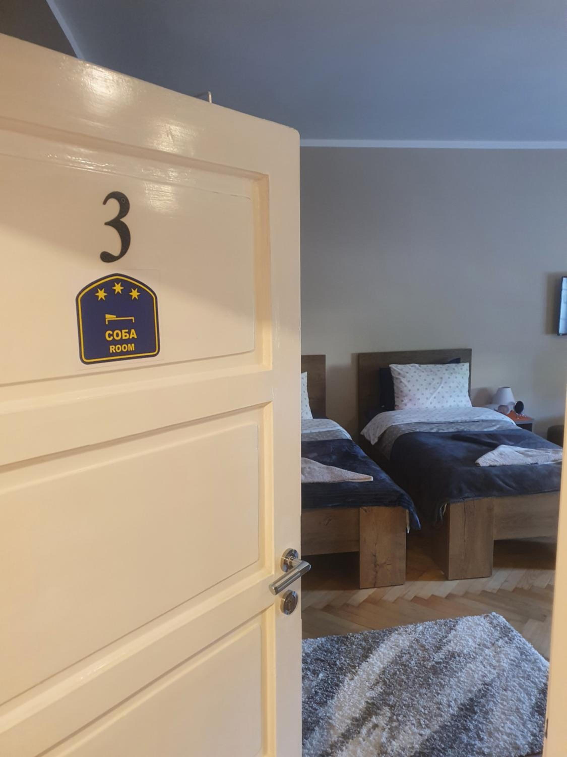 Quadruple Room with Private Bathroom photo 1