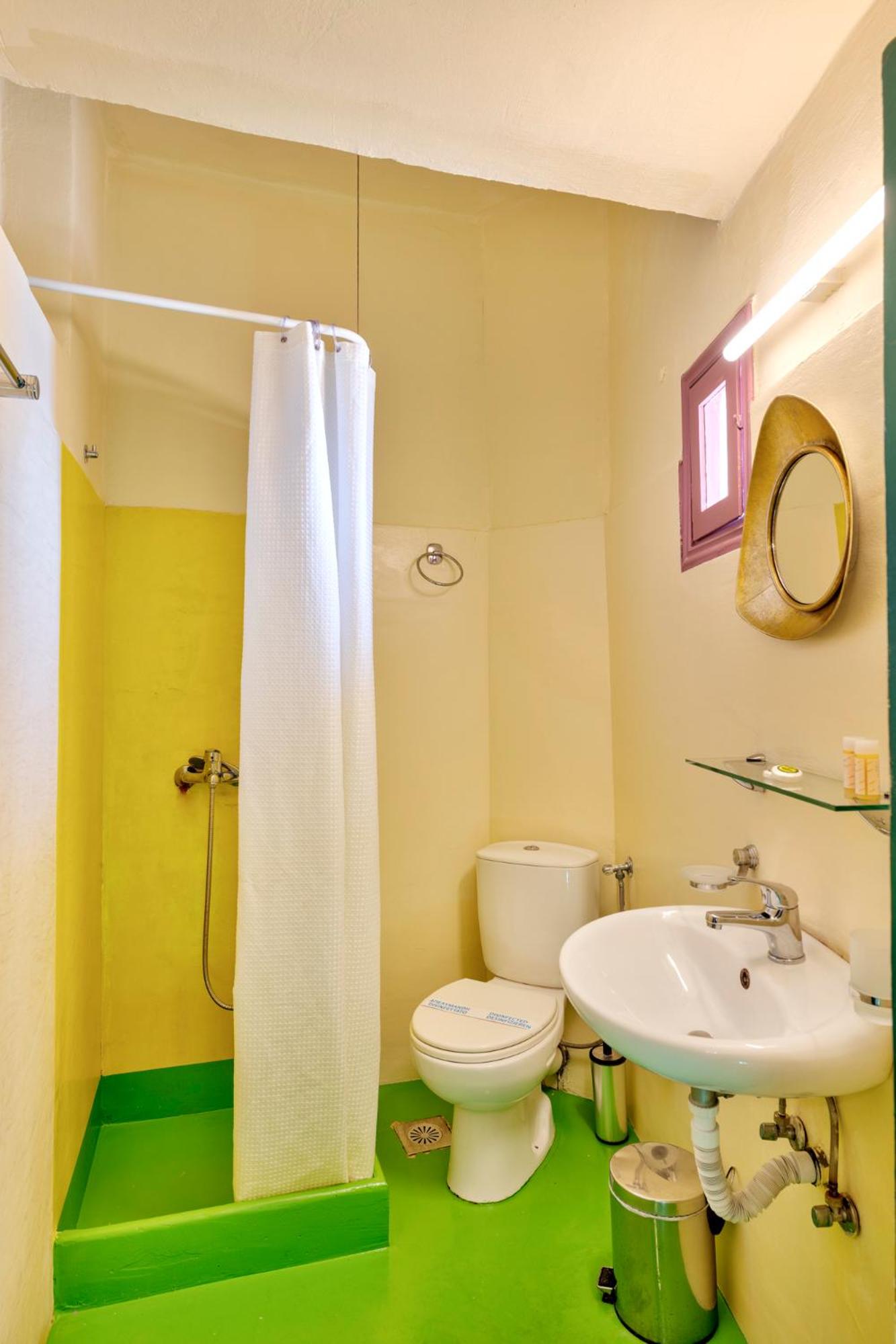 Standard Triple Room photo 2