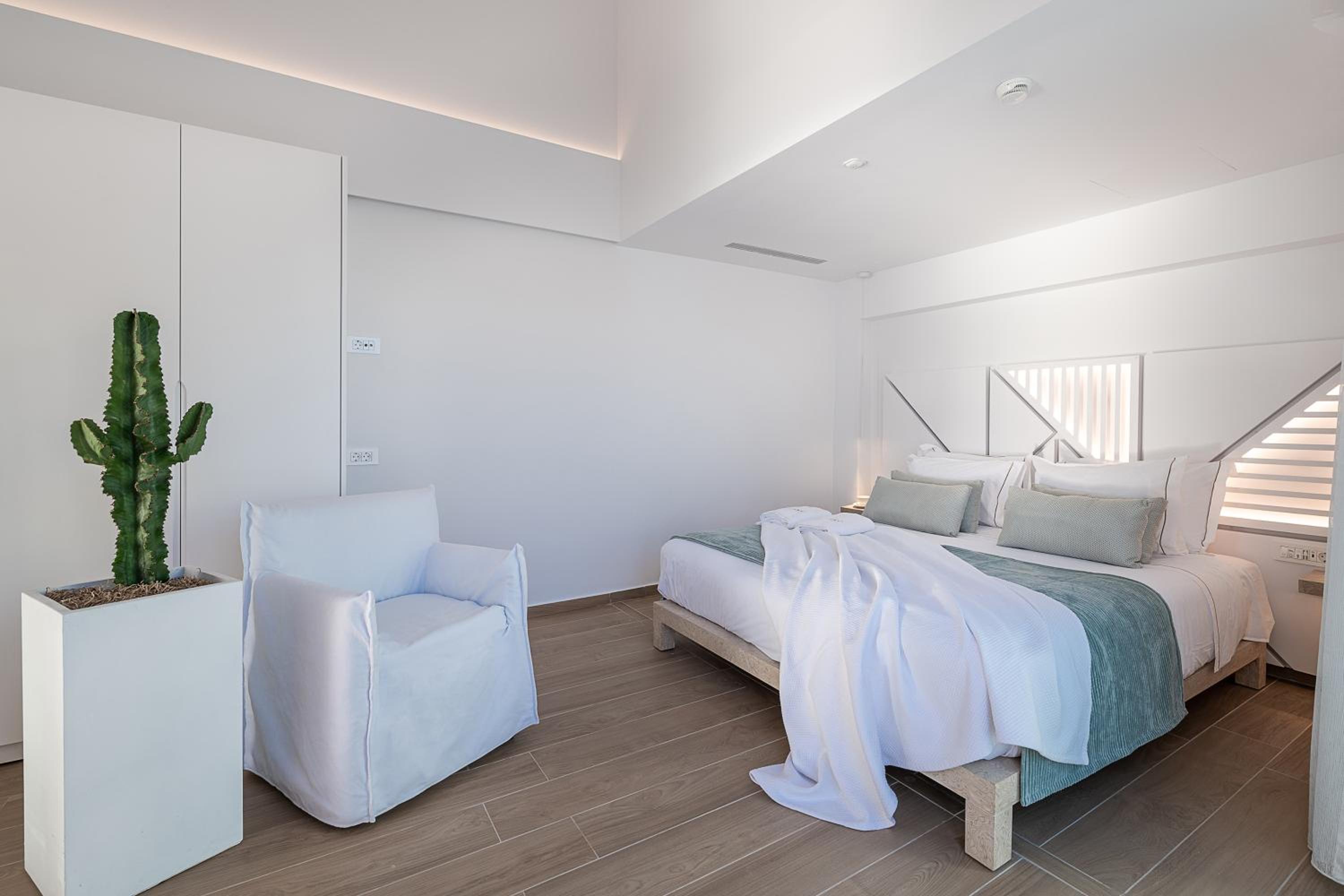 Superior Suite with Sea View and Private Pool - Photo 59