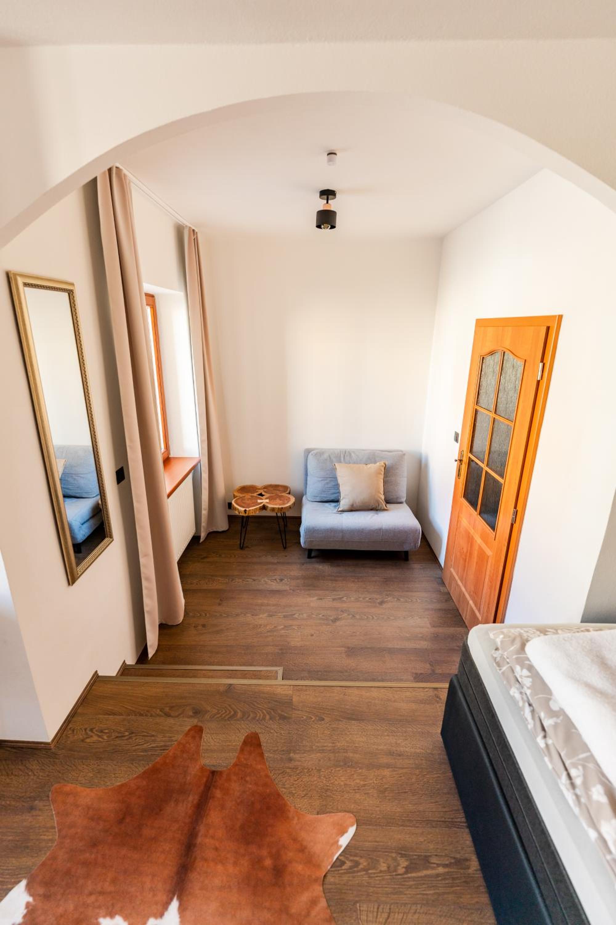 Deluxe Double Room (2 Adults + 1 Child) - Photo 3