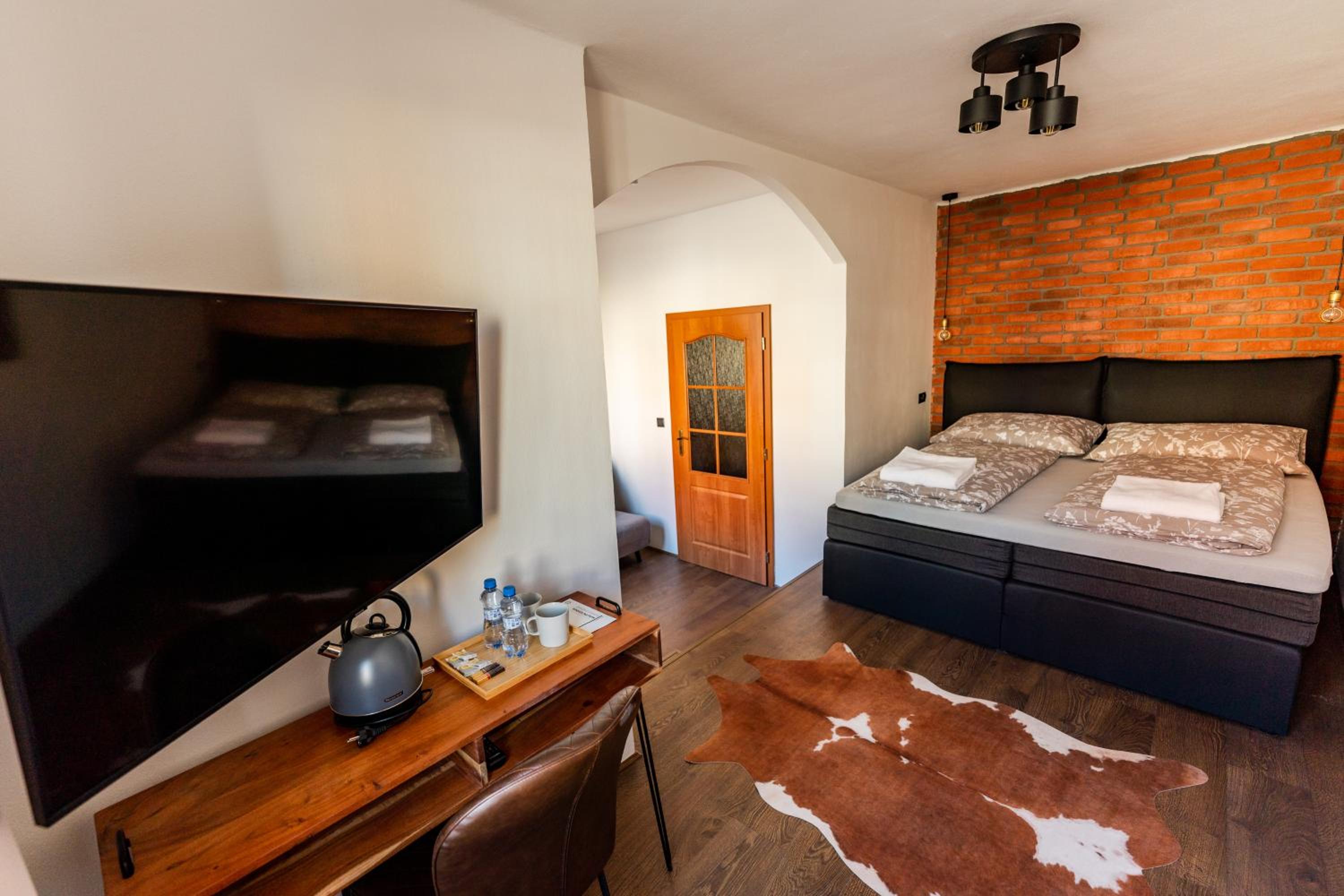 Deluxe Double Room (2 Adults + 1 Child) - Photo 5