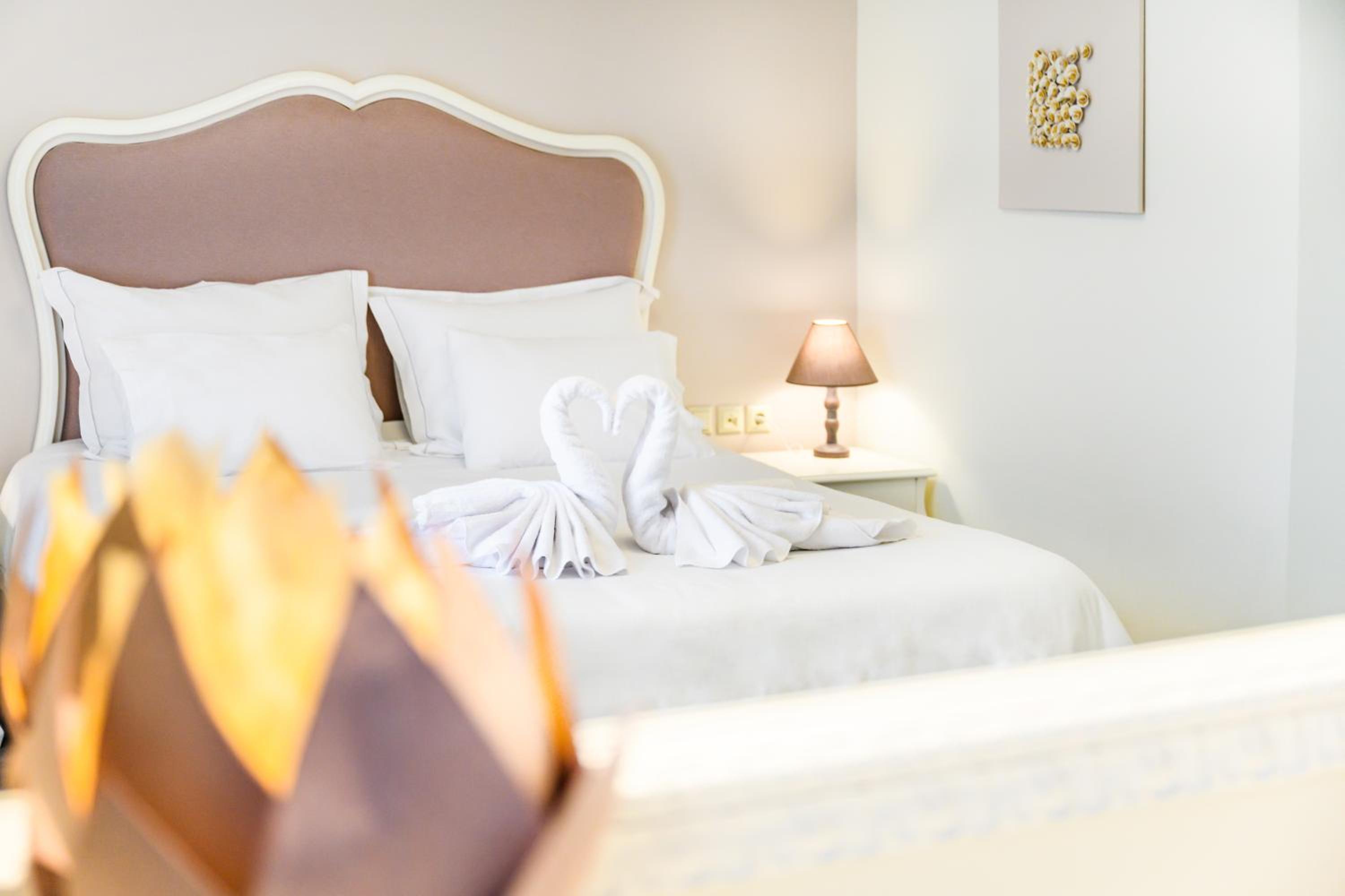 Deluxe Family Suite - Photo 5