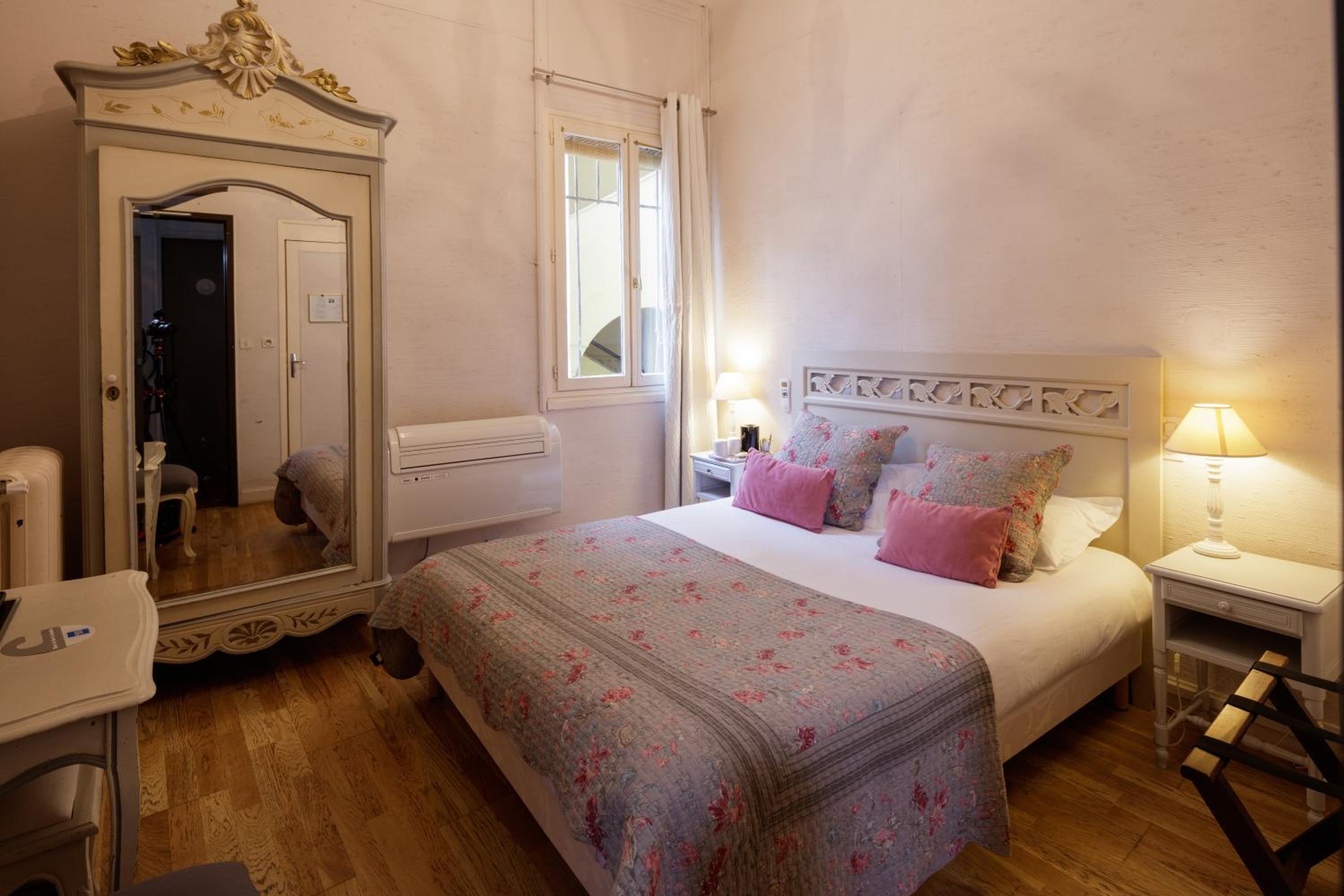 Single Room - Large Bed