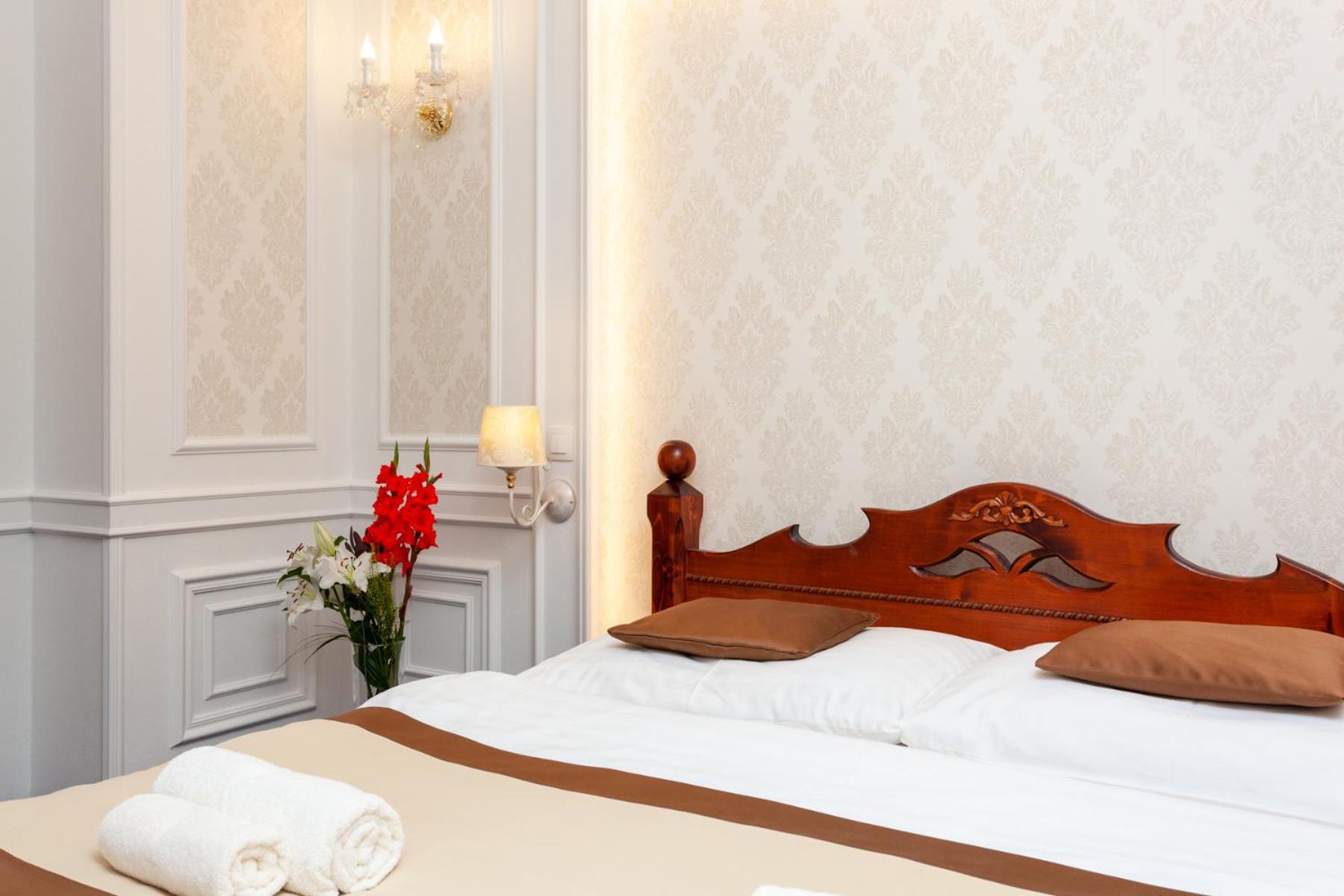 Double Room with Private Bathroom photo 2