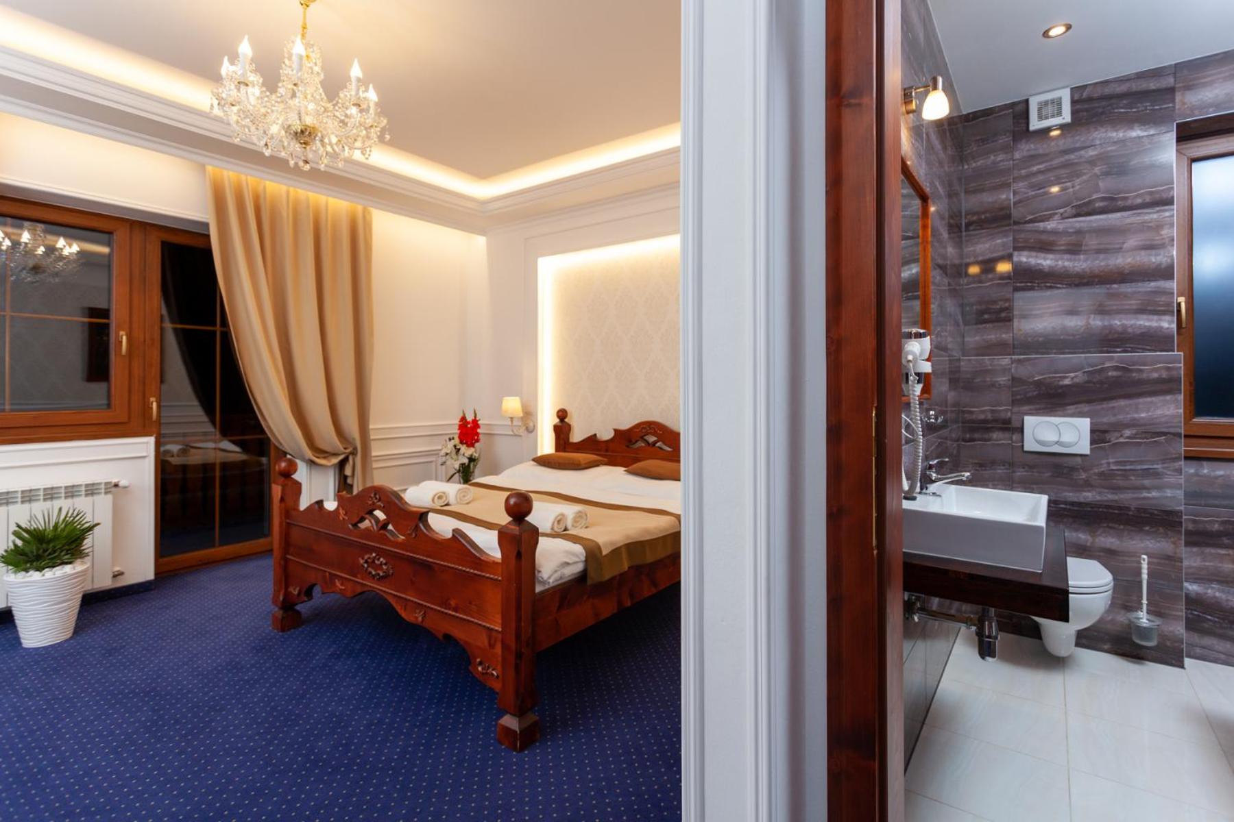 Double Room with Balcony and Private Bathroom photo 2