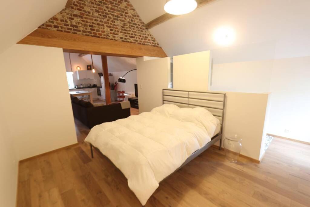 One-Bedroom Apartment photo 2