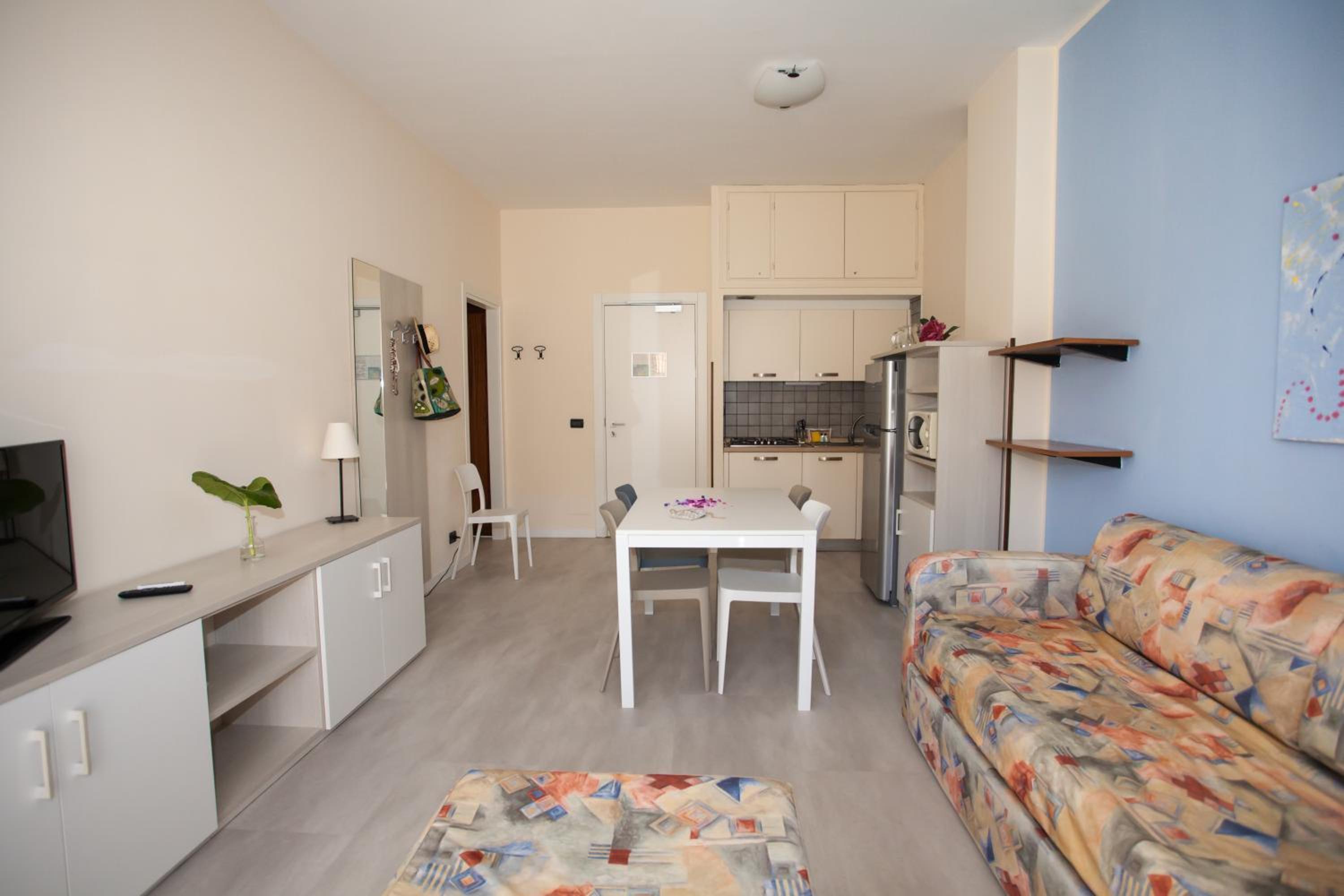 One-Bedroom Apartment photo 1