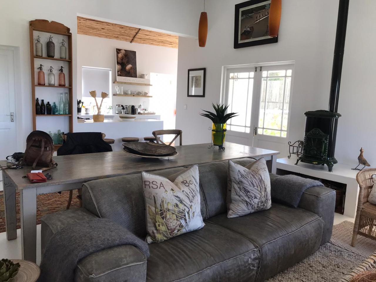 Three-Bedroom House photo 2