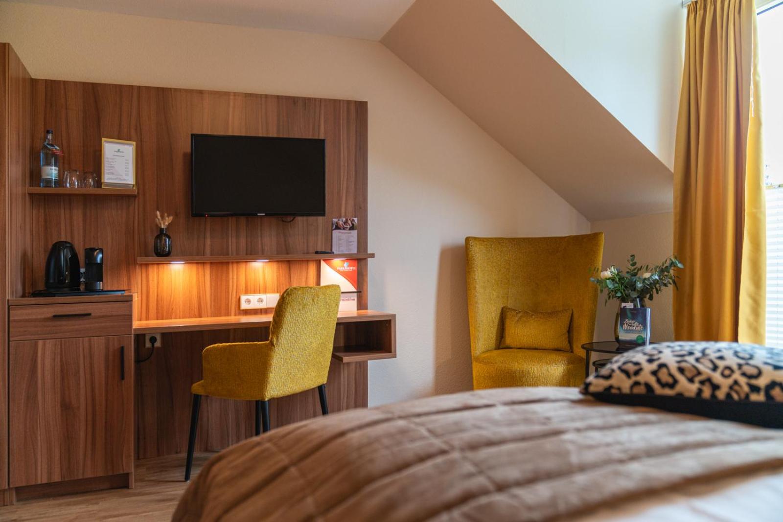 Large Double Room - Photo 1
