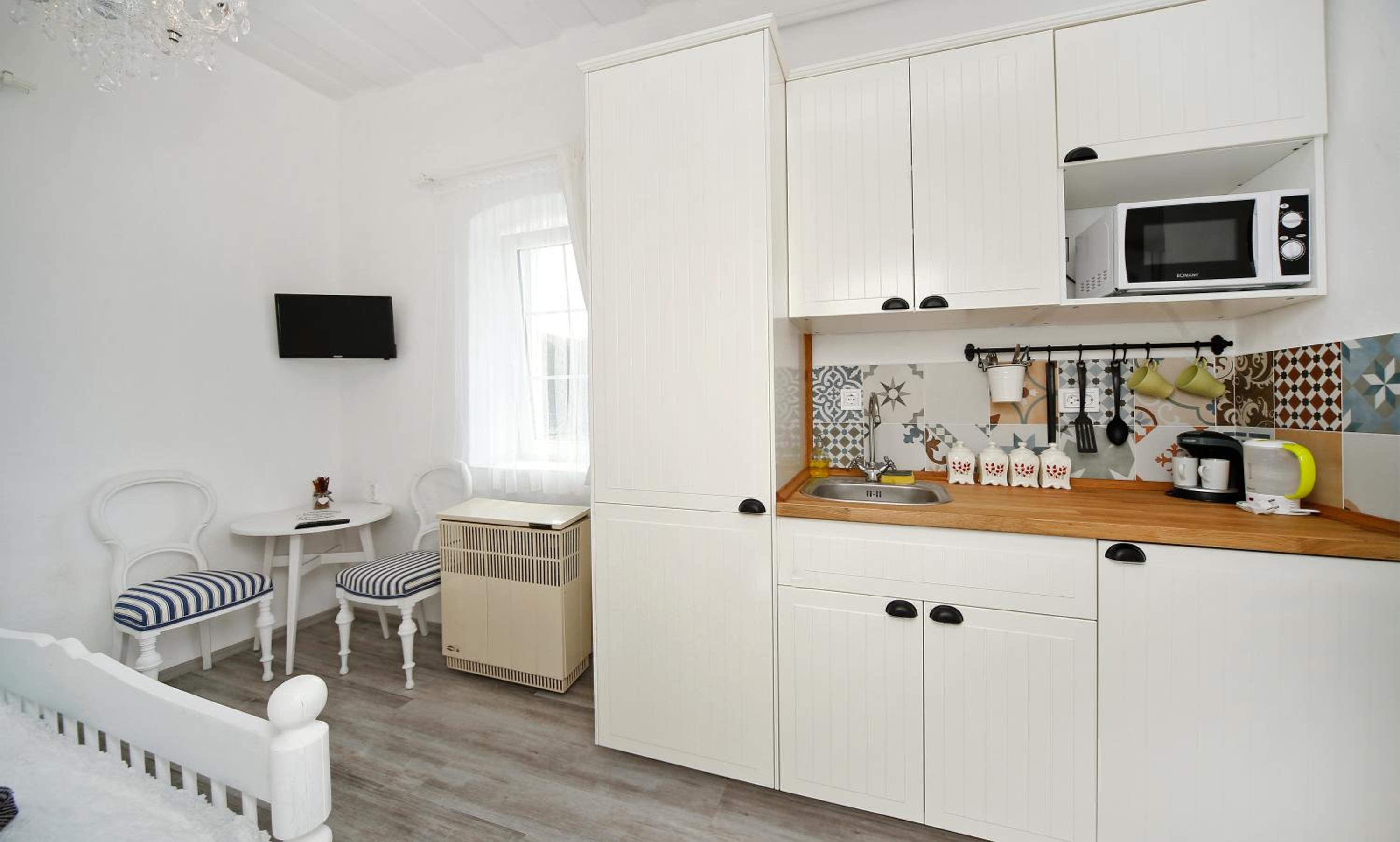 Studio Apartment - Photo 4
