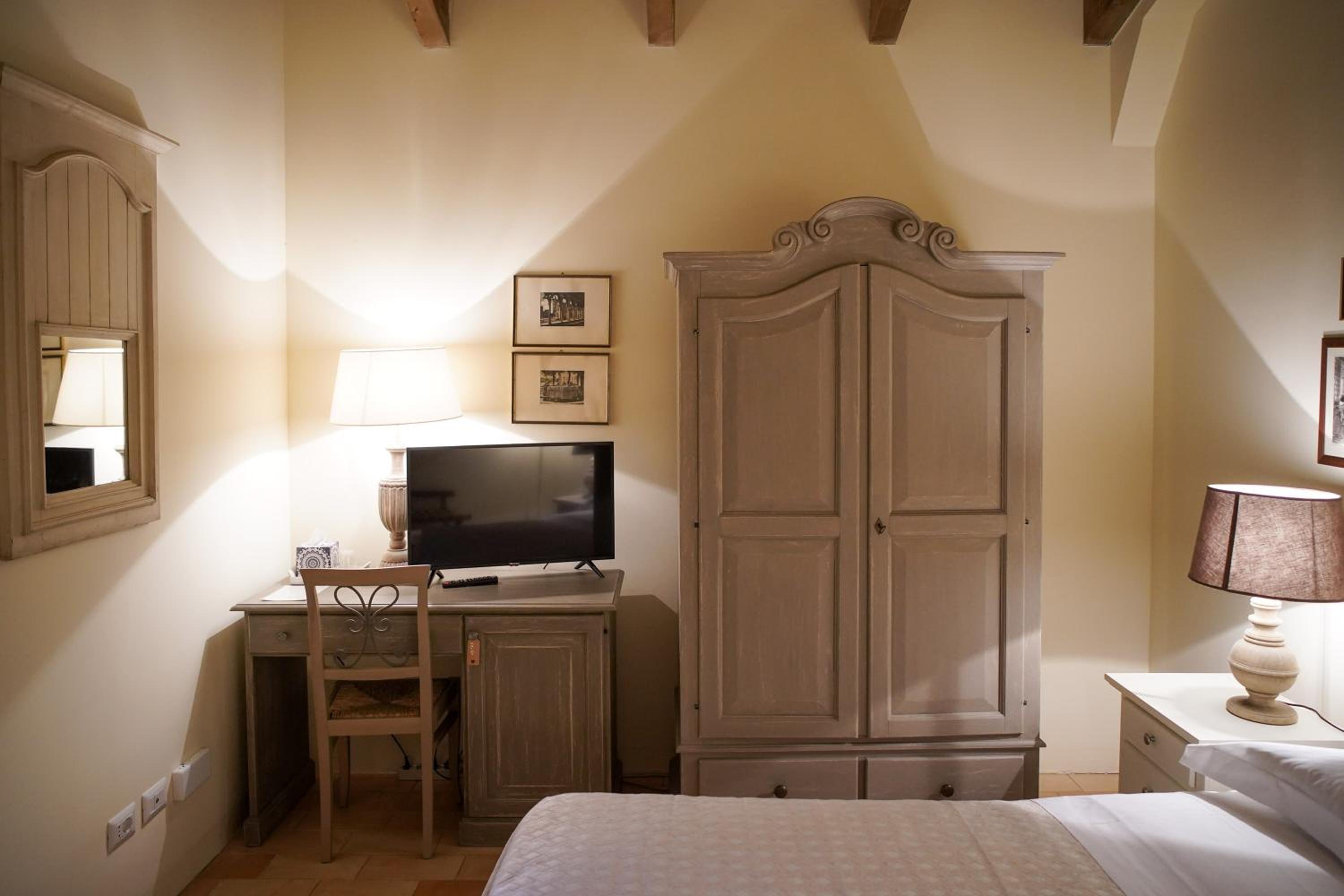 Double Room - Disability Access - Photo 8