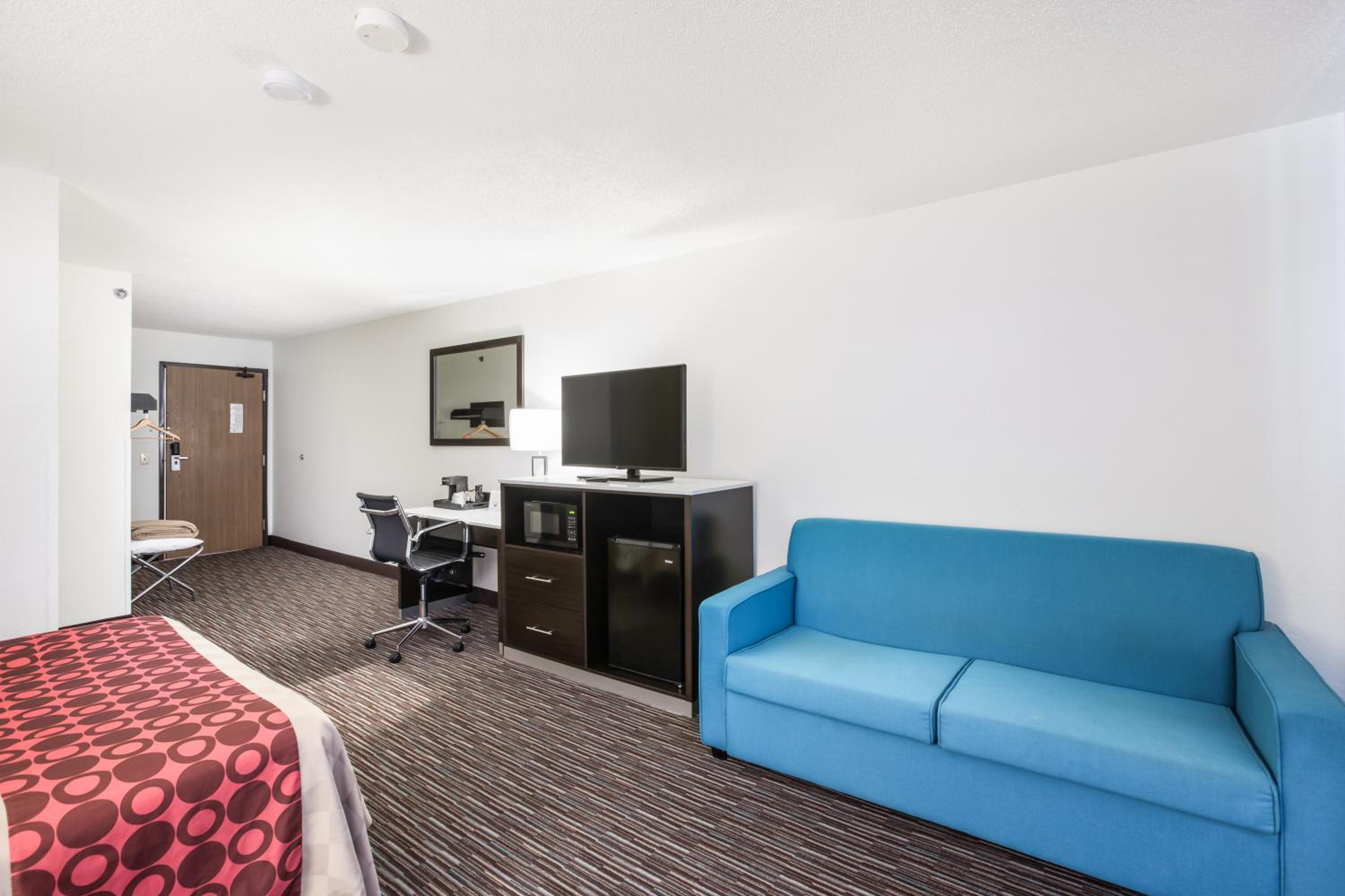 1 King Bed Executive Suite Non-Smoking - Photo 3