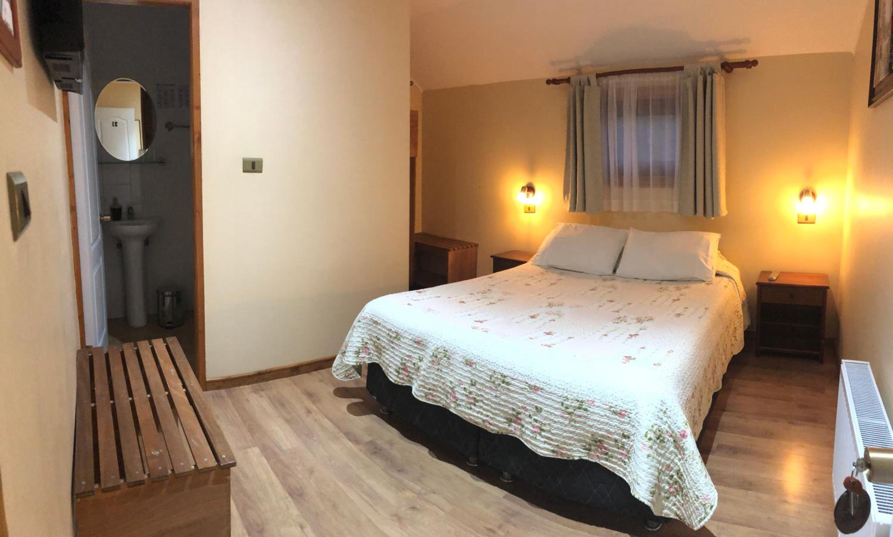 Double Room with Private Bathroom photo 1