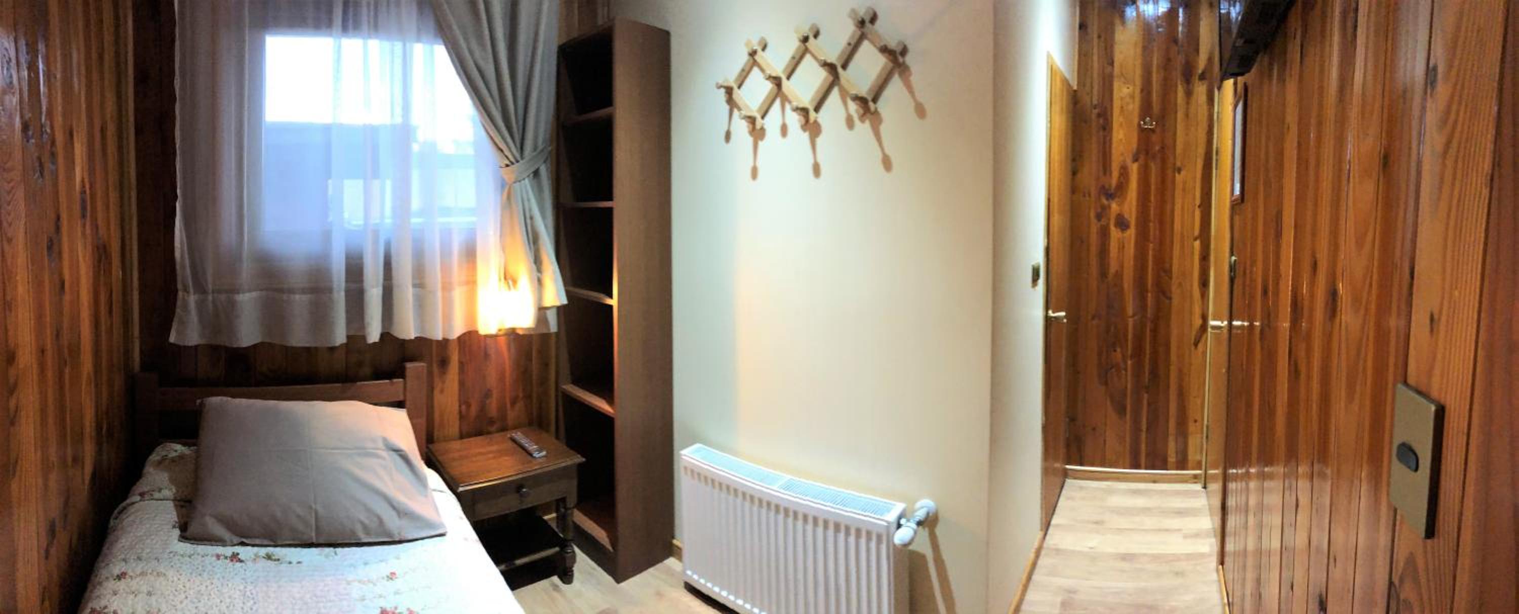 Single Room with Private Bathroom photo 1