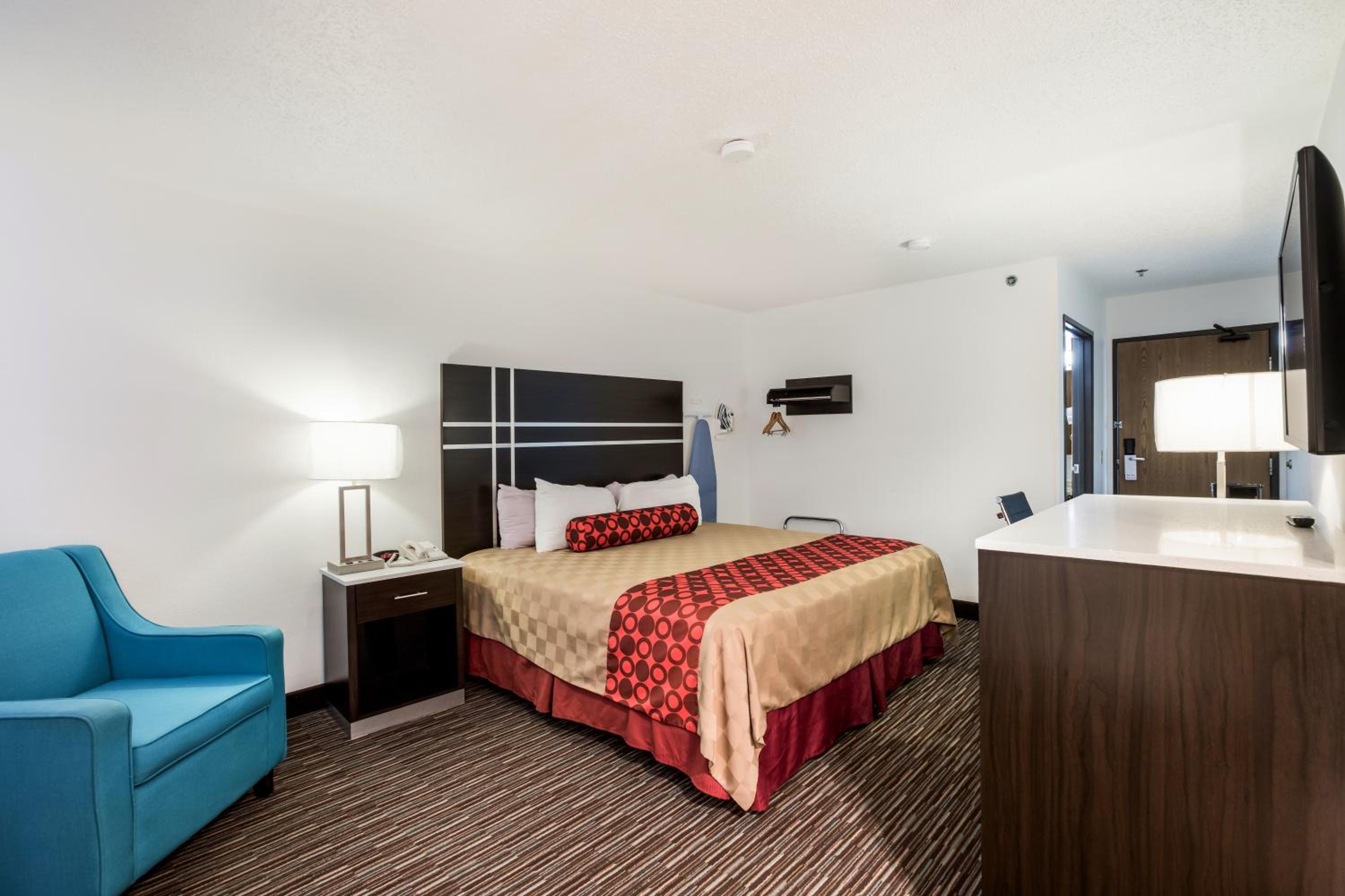 King Room with Spa Bath - Photo 4