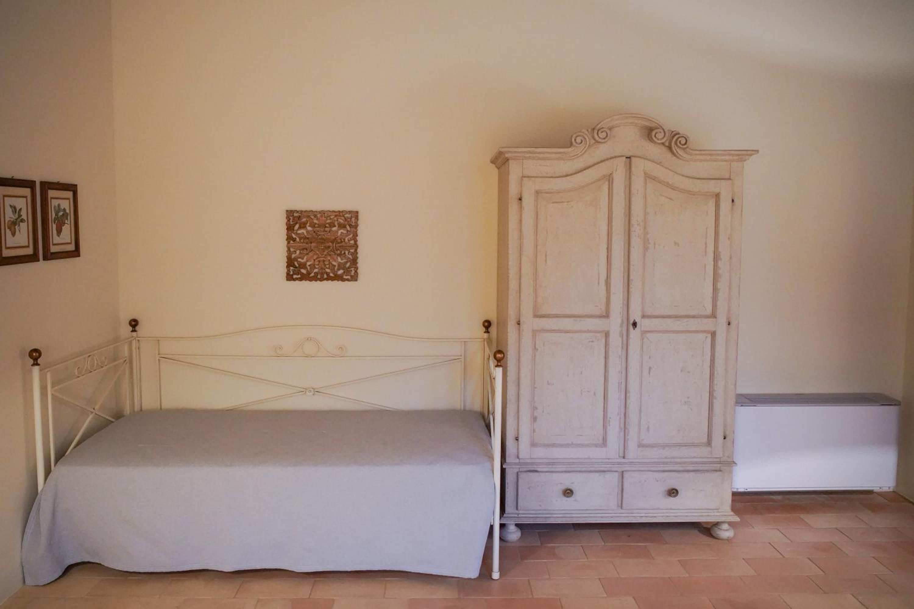 Deluxe Triple Room - Photo 9