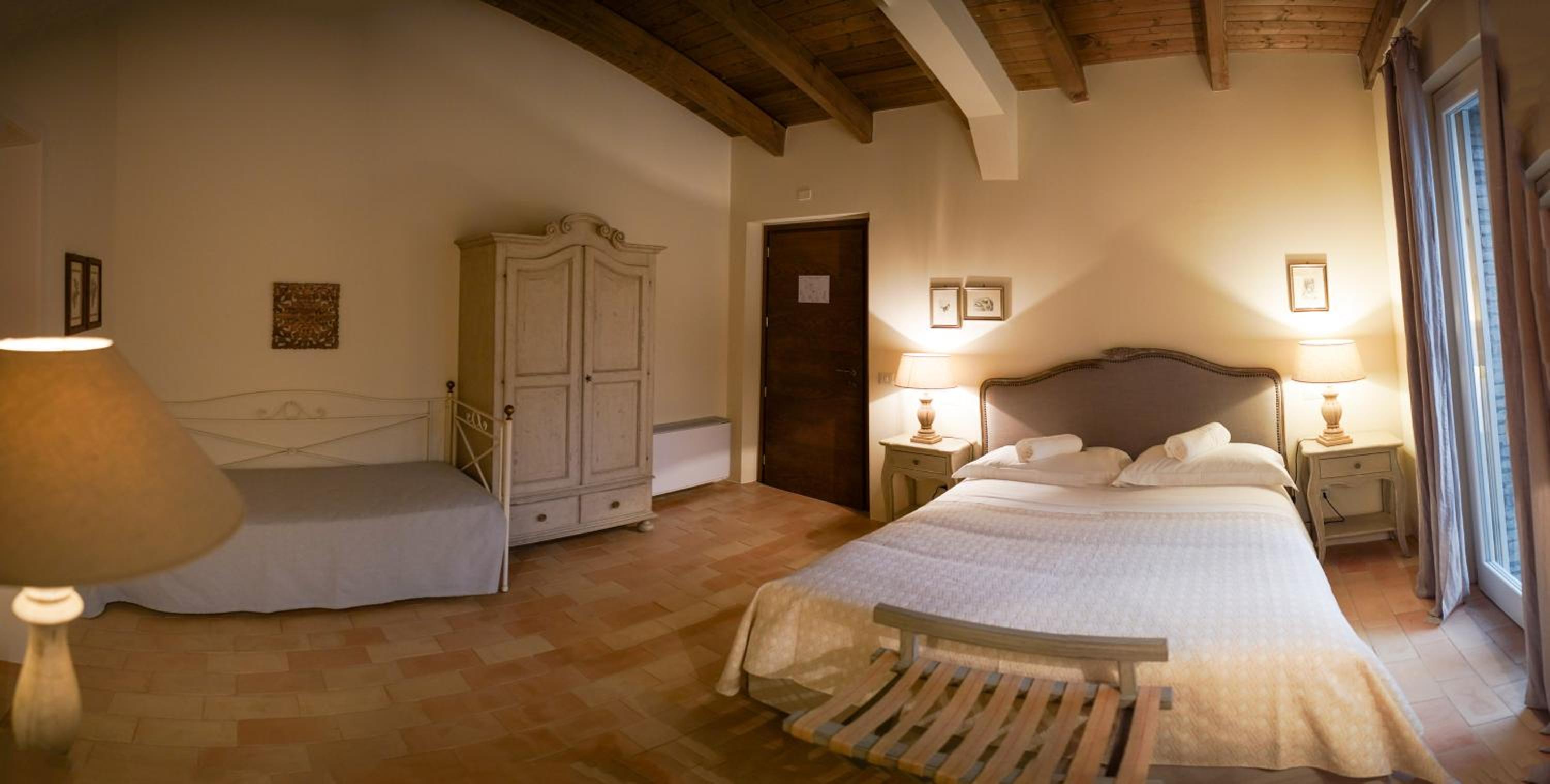 Deluxe Triple Room - Photo 10