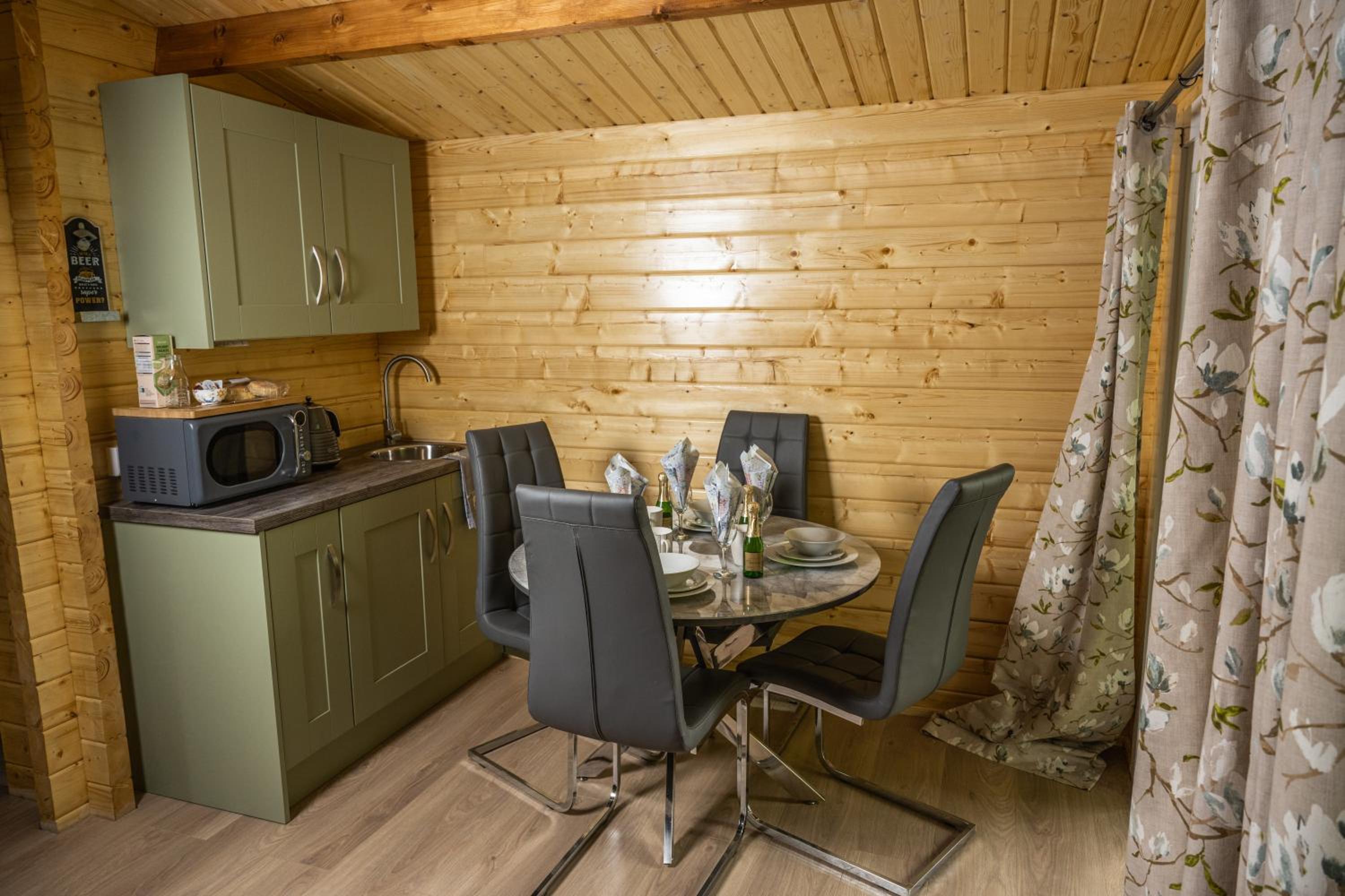 One-Bedroom Chalet - Photo 6