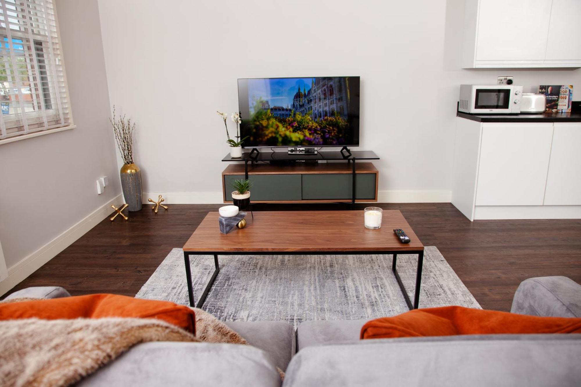 One-Bedroom Apartment photo 1