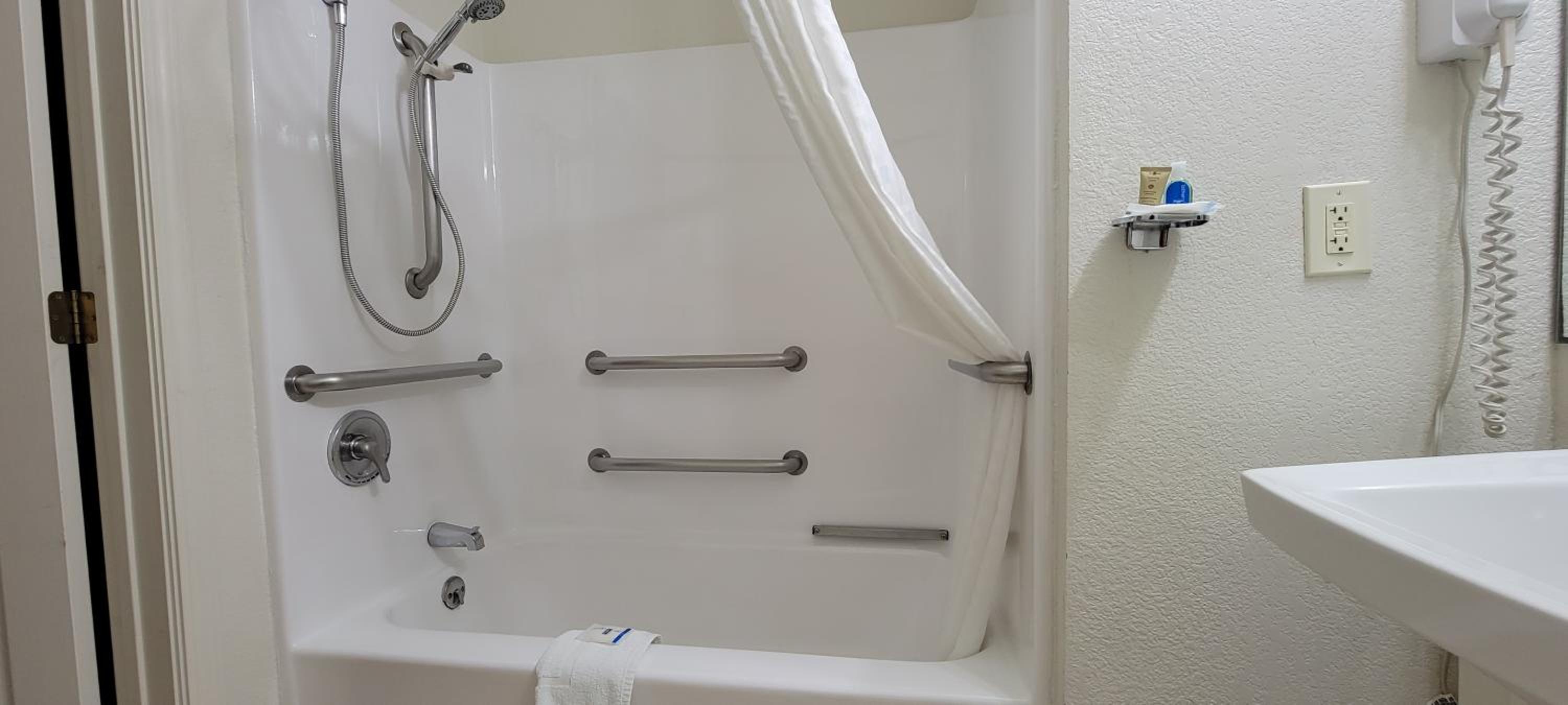 King Room - Accessible/Non-Smoking - Photo 2