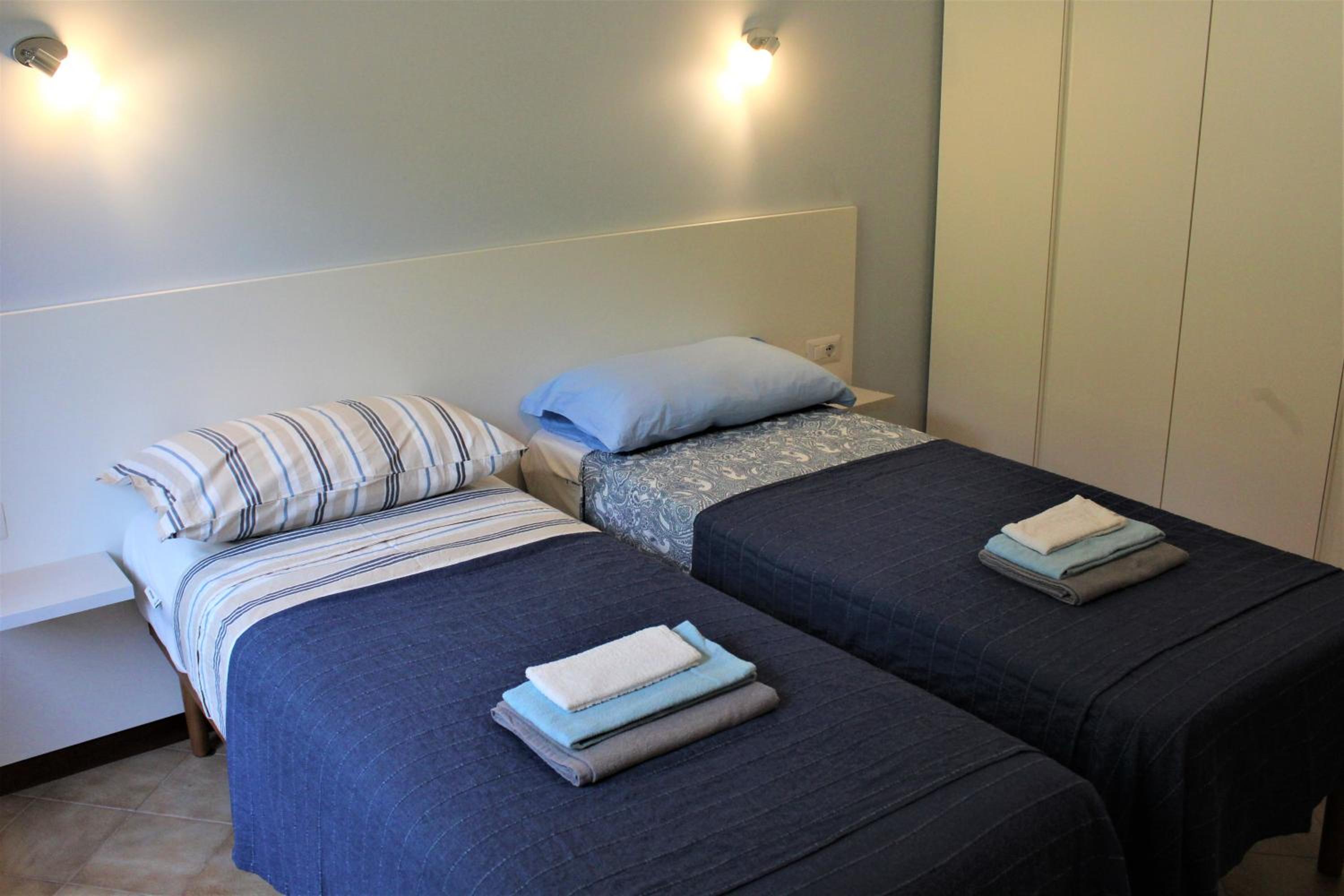 Twin Room - Photo 2
