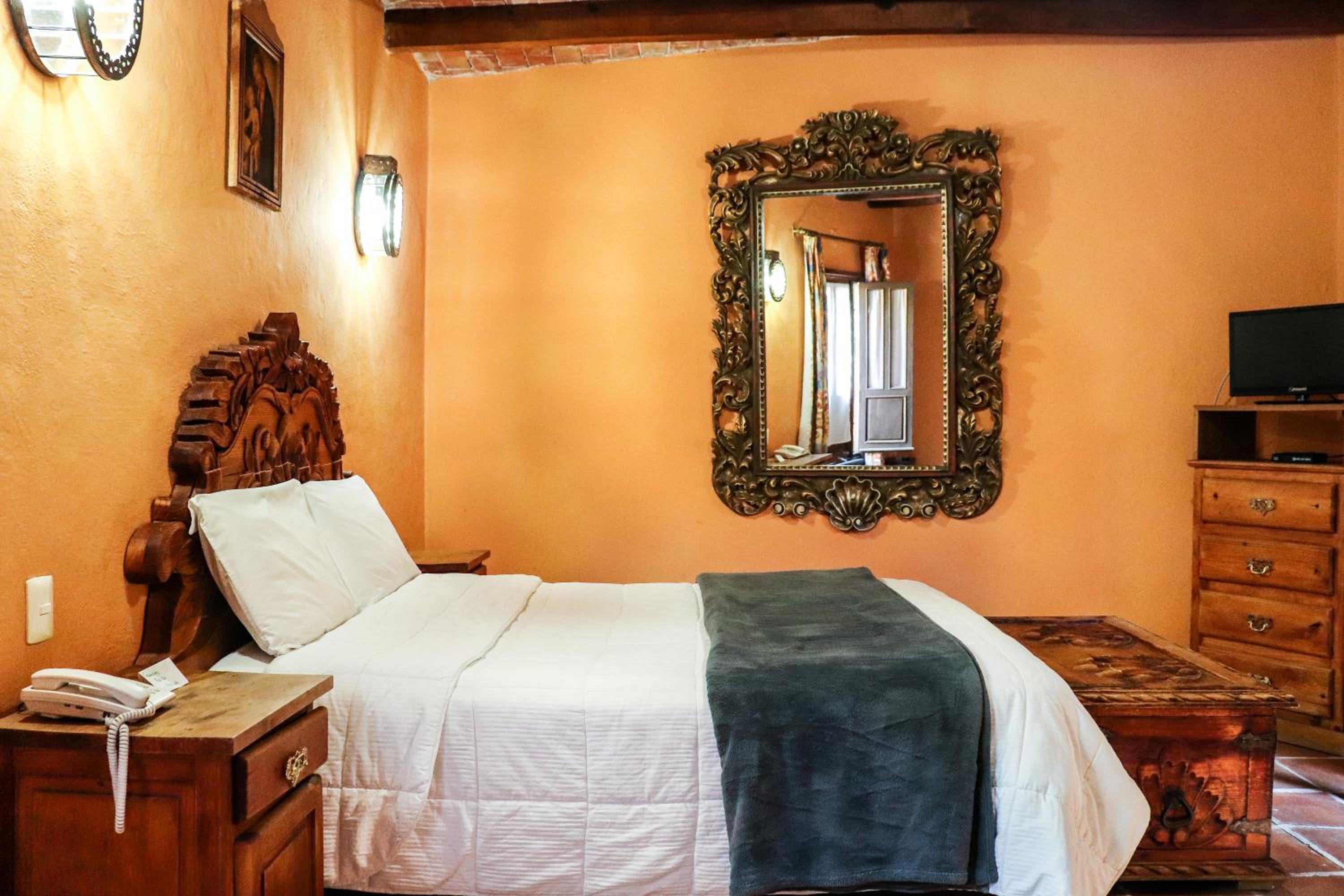 Queen Room - Photo 7