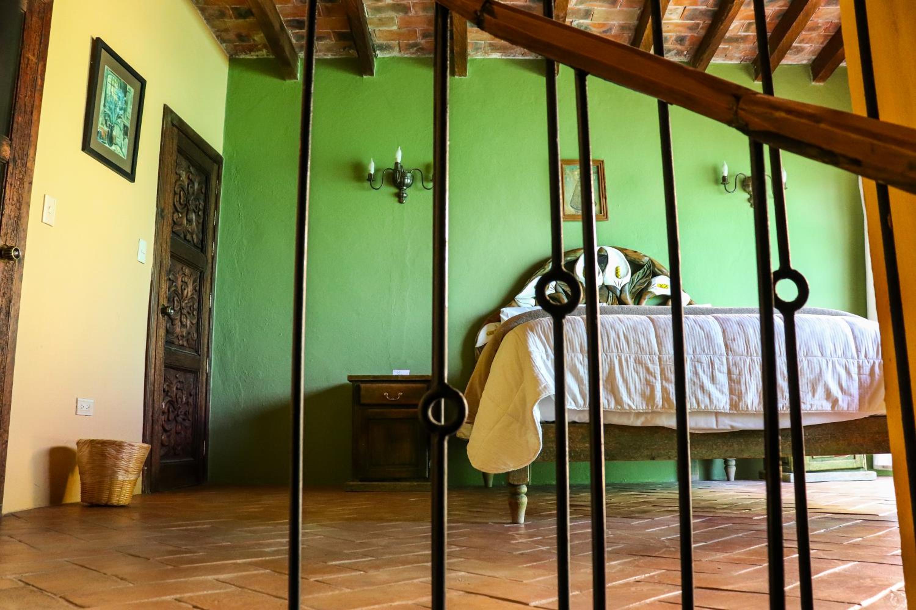 Queen Room - Photo 6