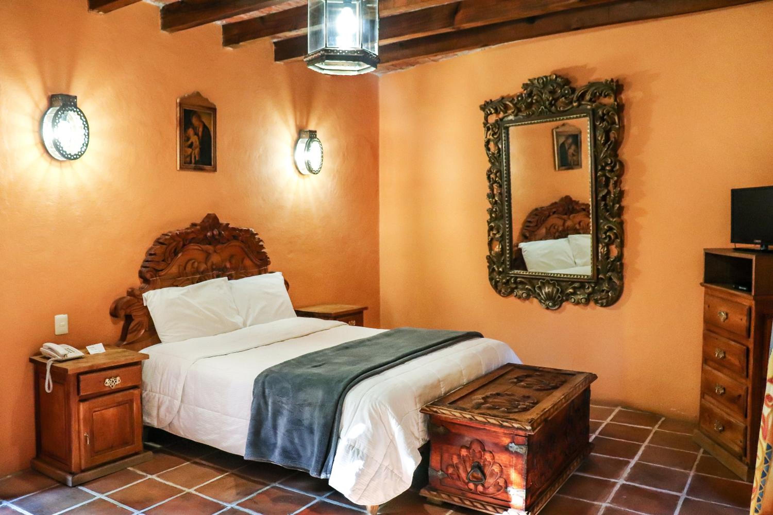 Queen Room - Photo 9