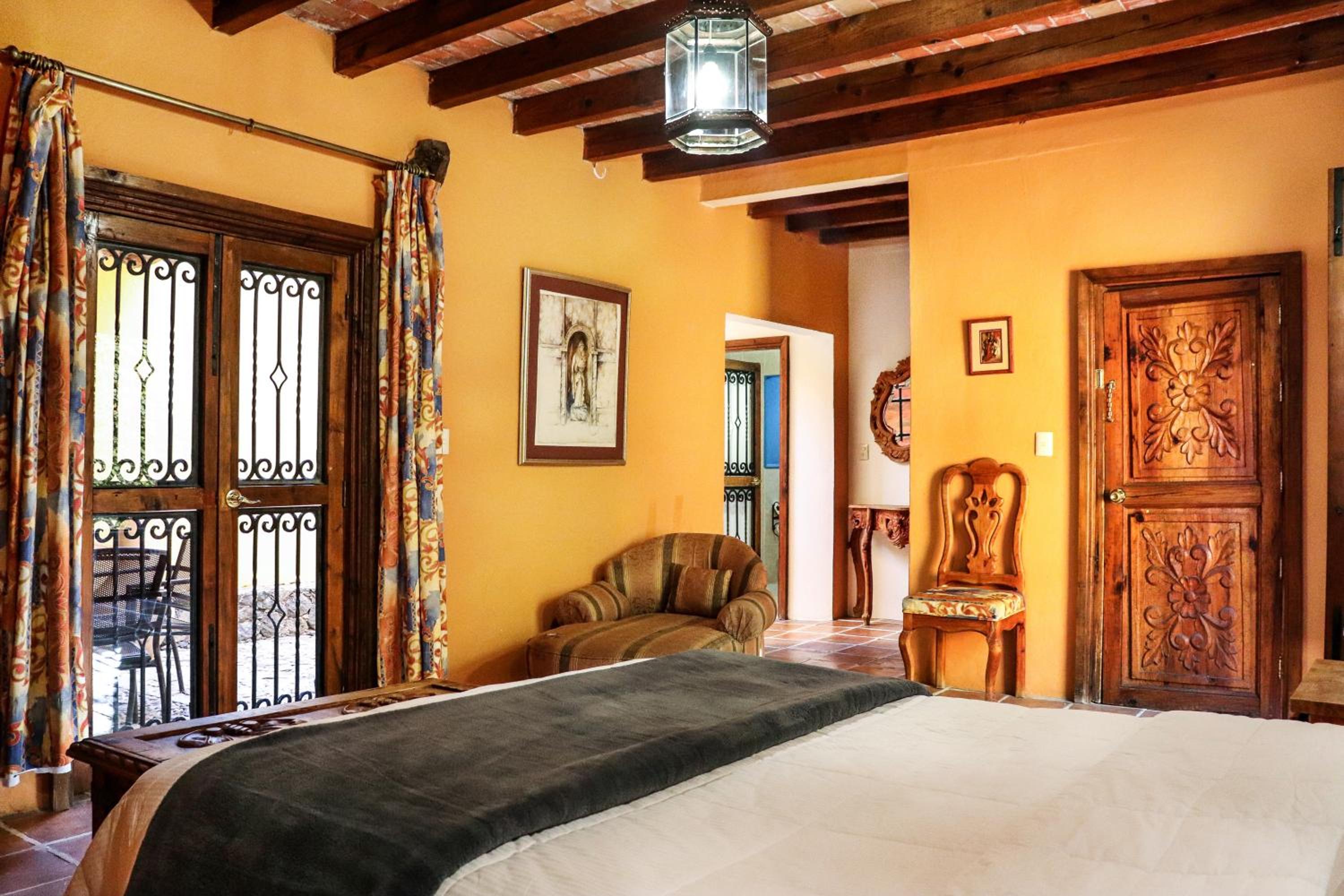 Queen Room - Photo 8