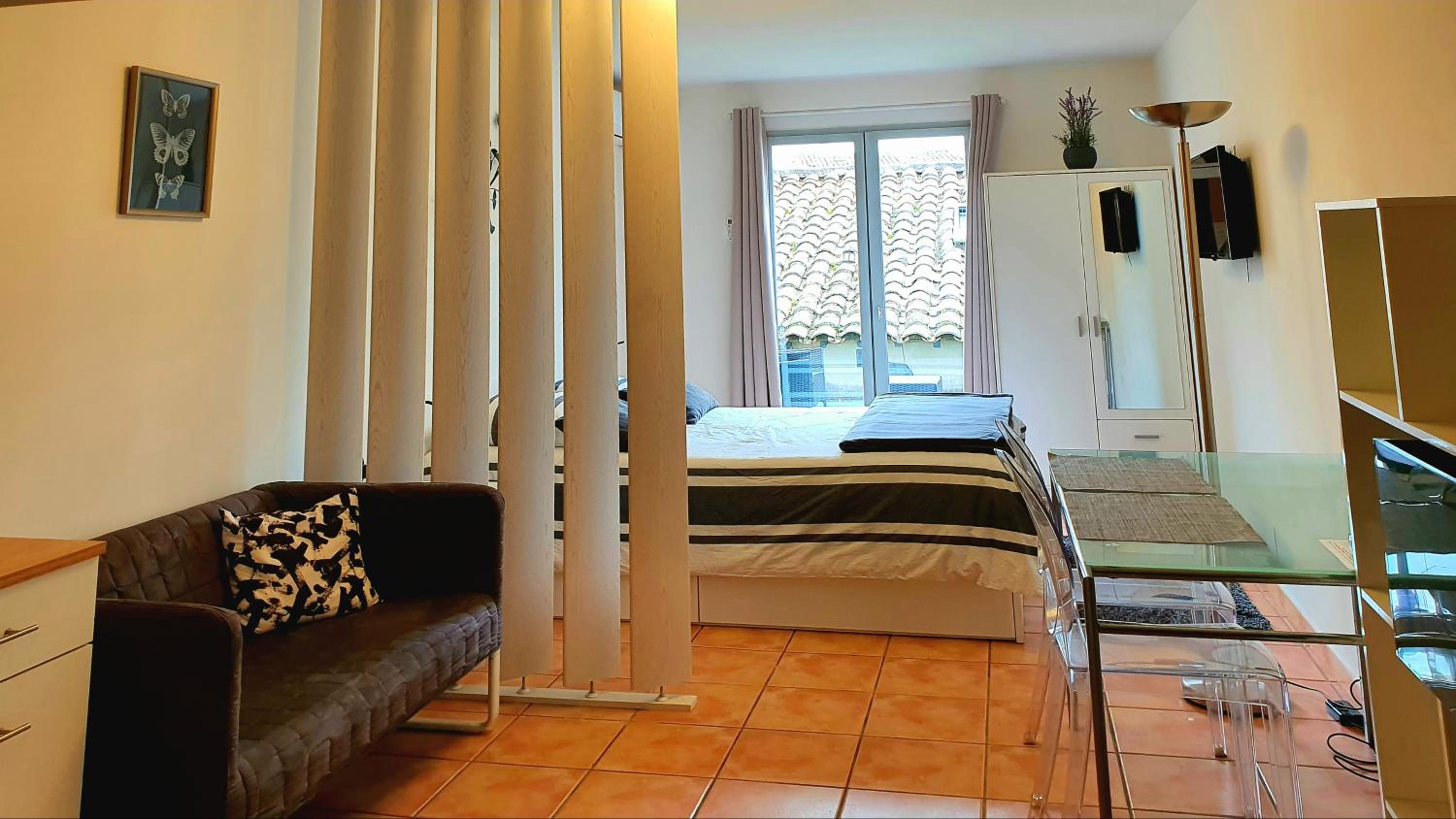 Studio Apartment with Terrace