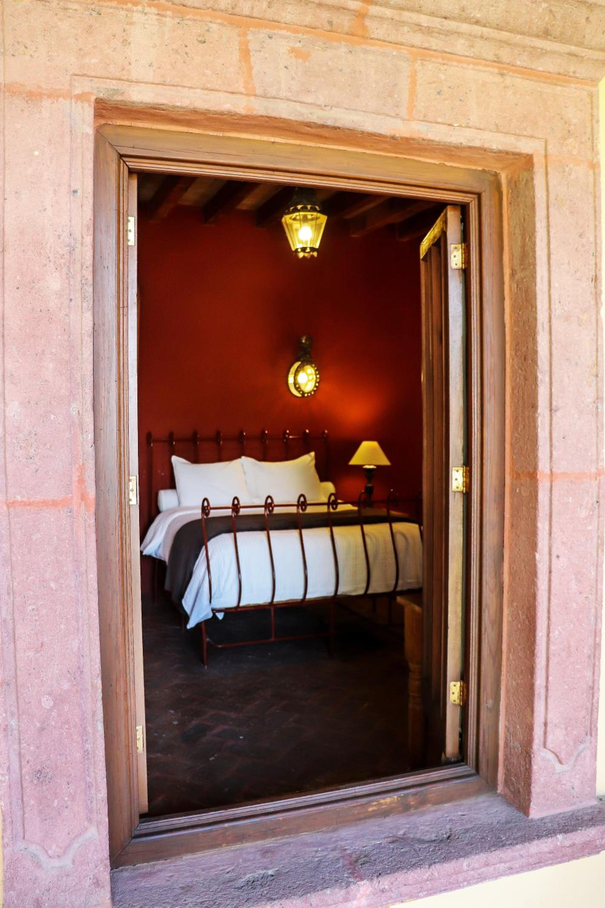 Suite - Photo 10