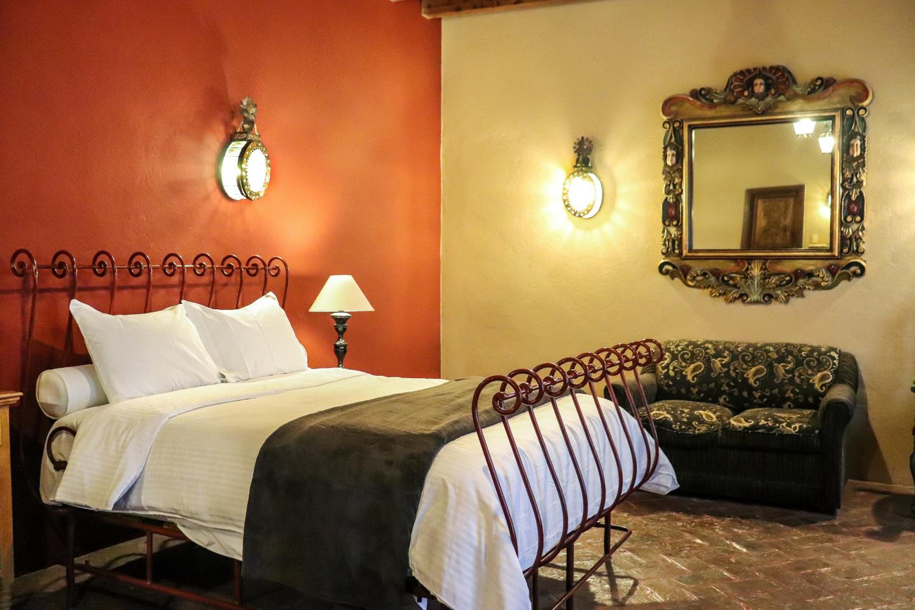 Suite - Photo 11