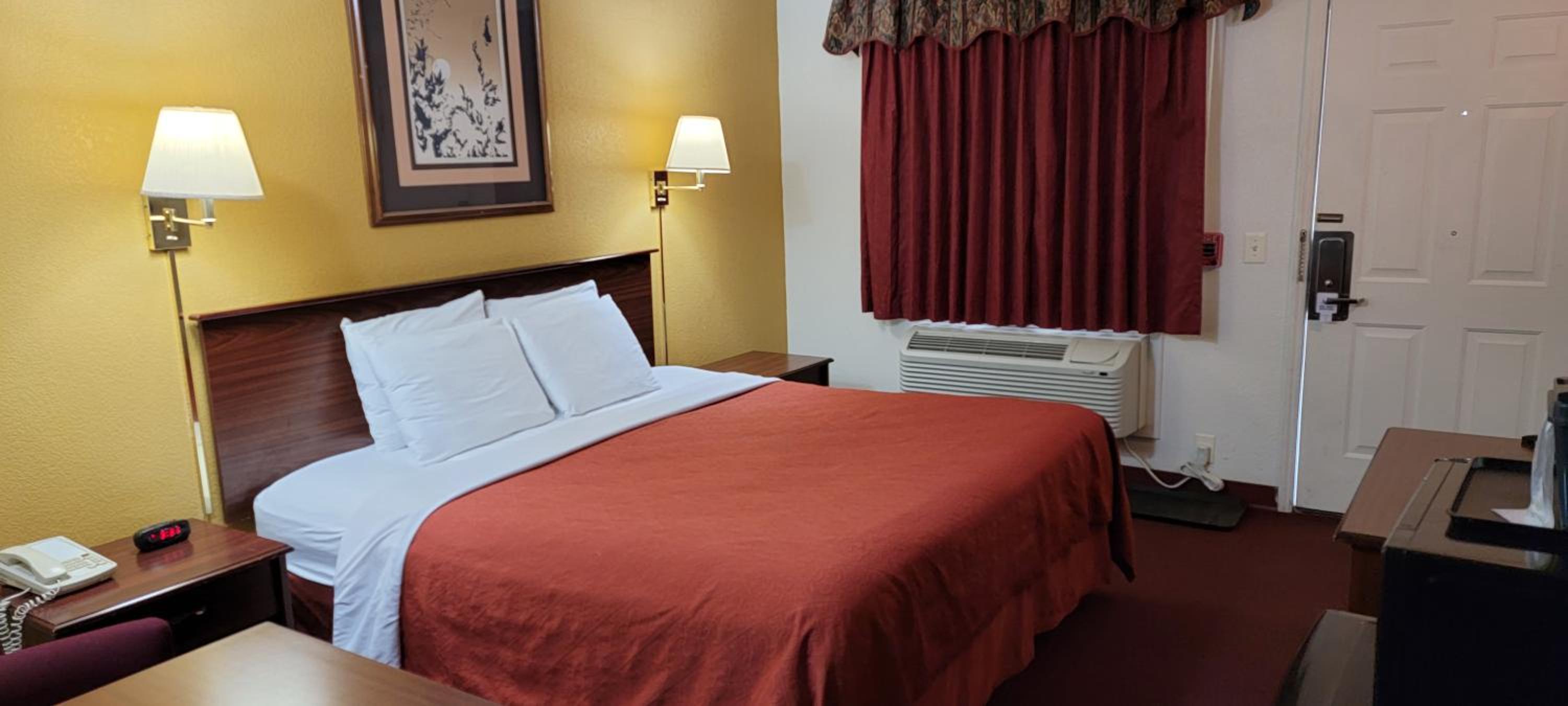 King Room - Non-Smoking - Photo 3