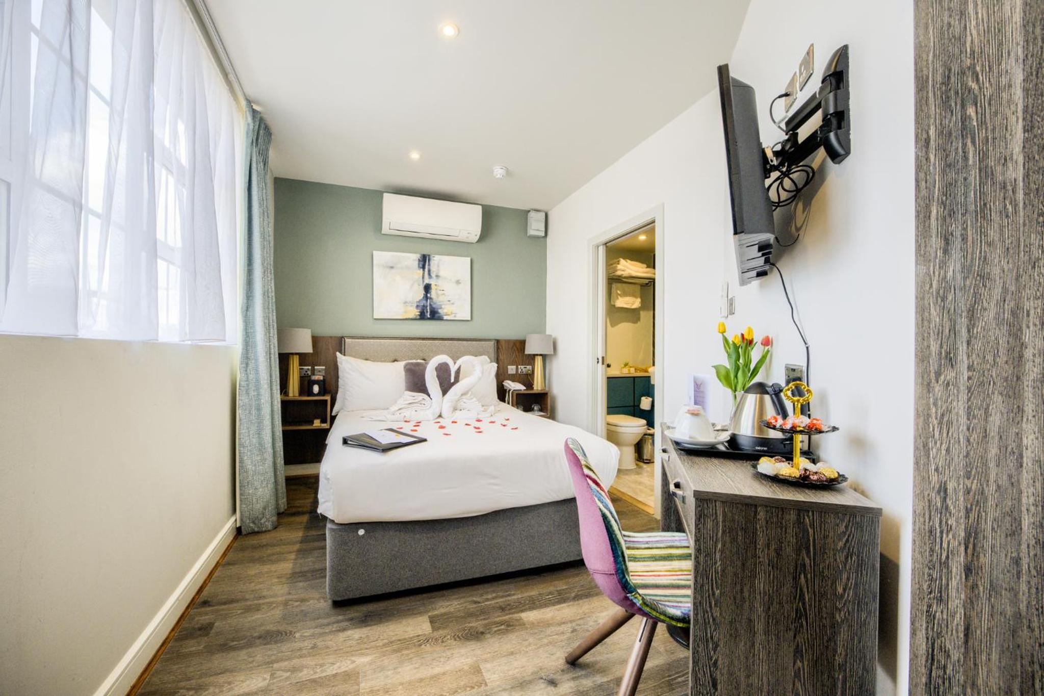 Budget Double Room photo 3