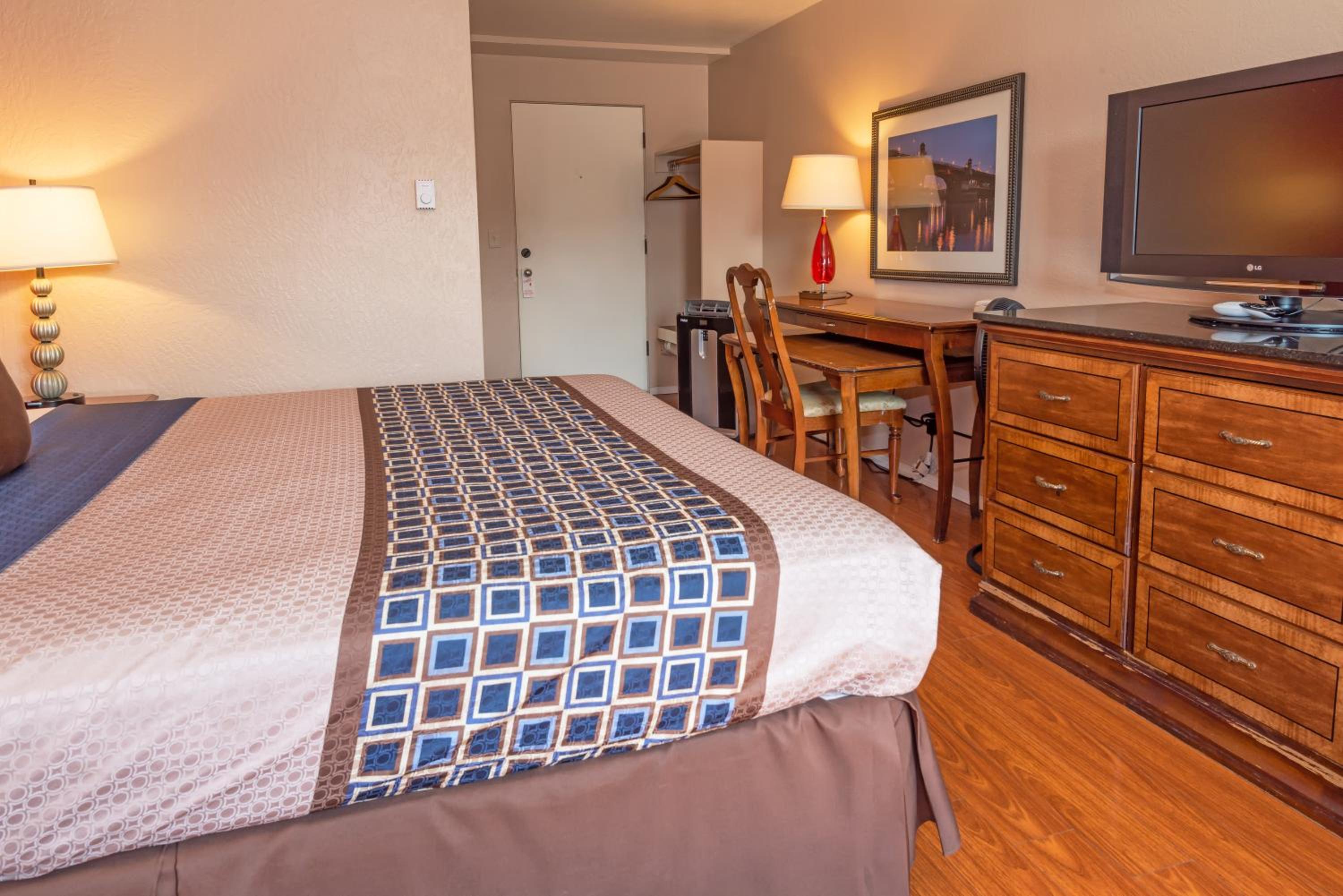 King Room with Mountain View photo 3