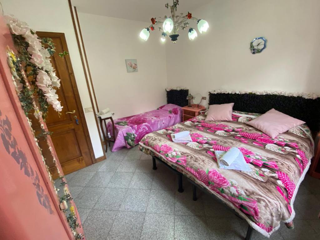 Triple Room With Shared Bathroom photo 2