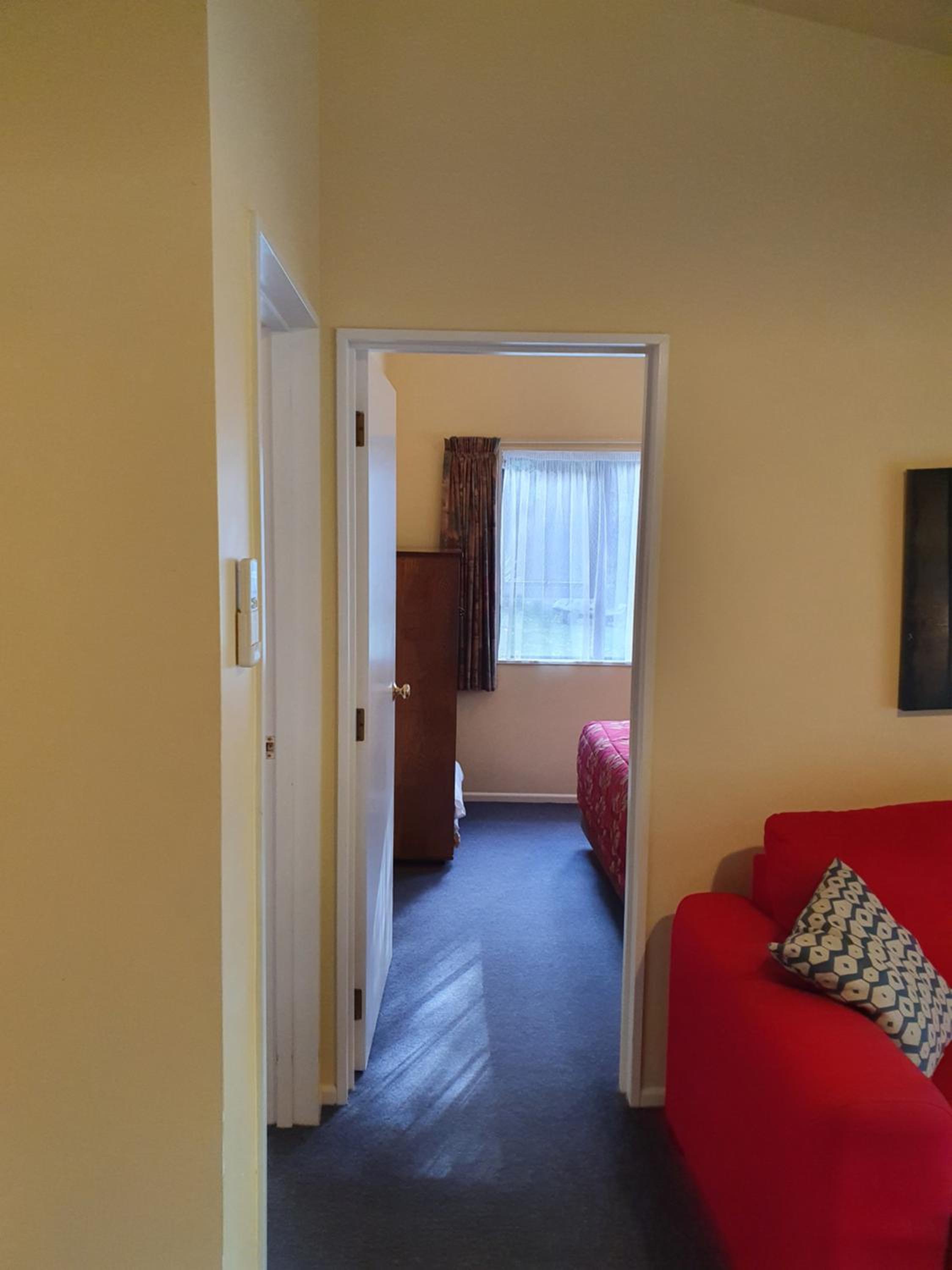 Queen Suite with Spa Bath - Photo 8