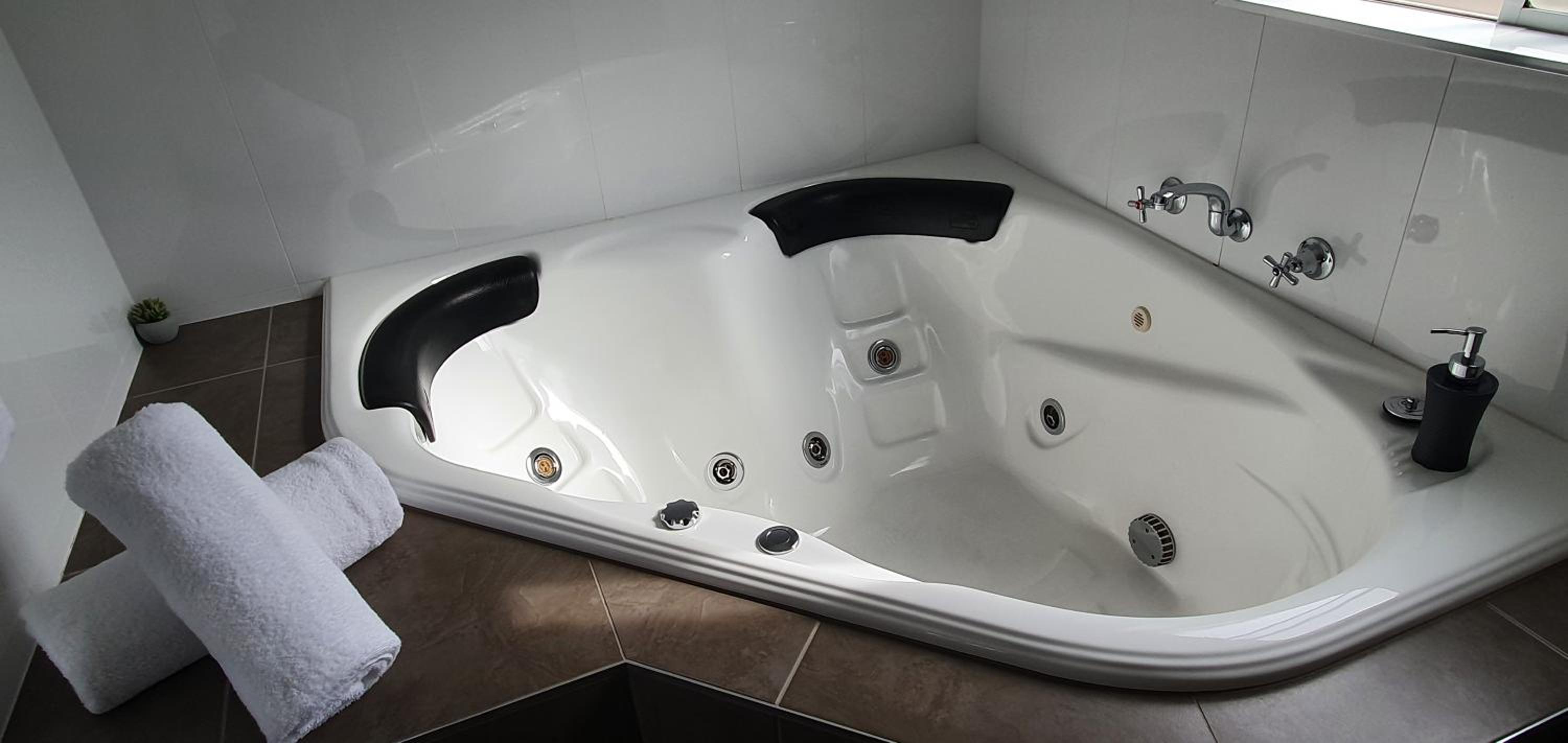 Double Room with Spa Bath photo 2