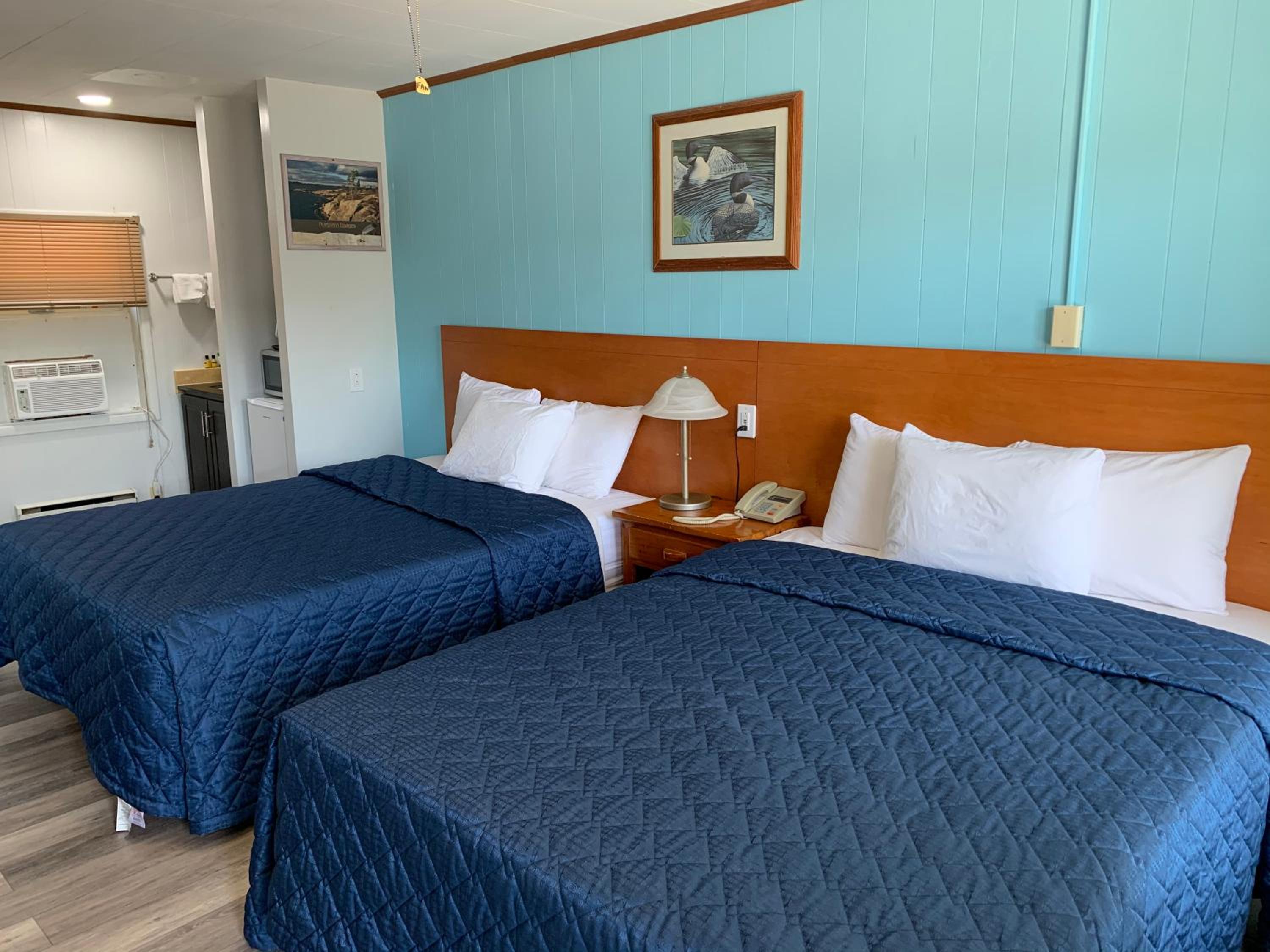 Queen Room with Two Queen Beds photo 1