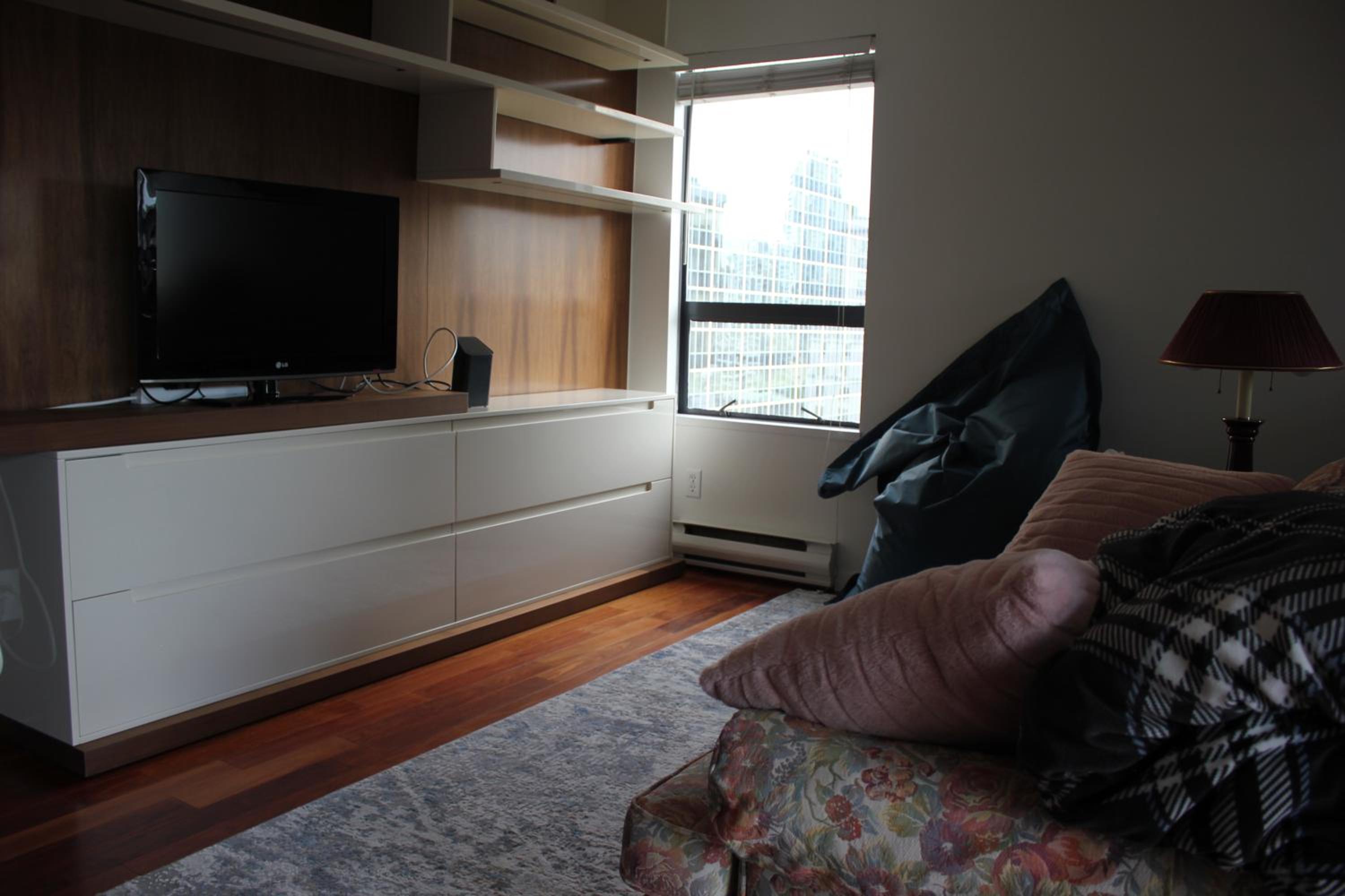 One-Bedroom Apartment - Photo 23