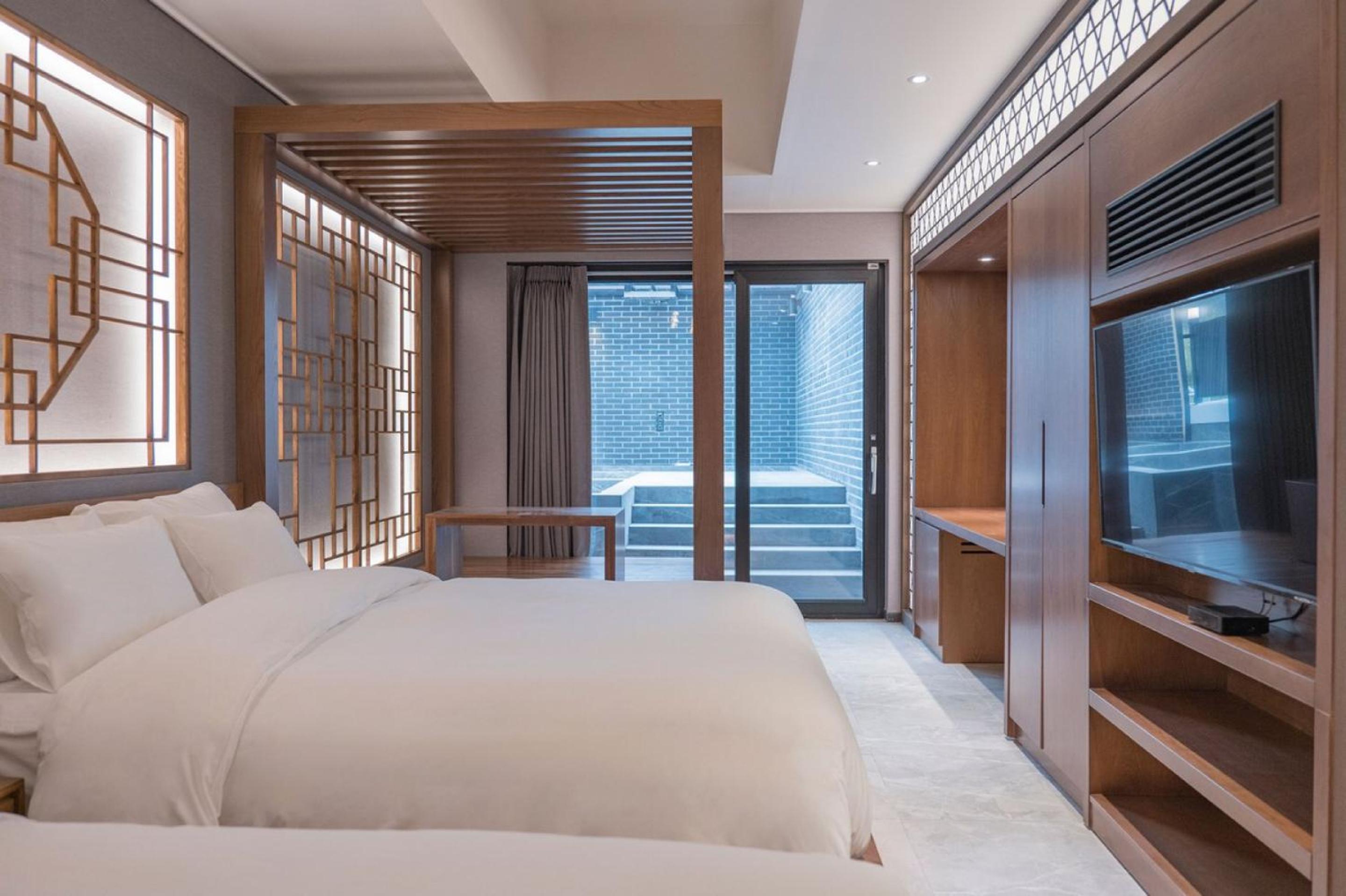 [Outdoor Heated Pool Not in Operation]Suite Terrace A photo 3